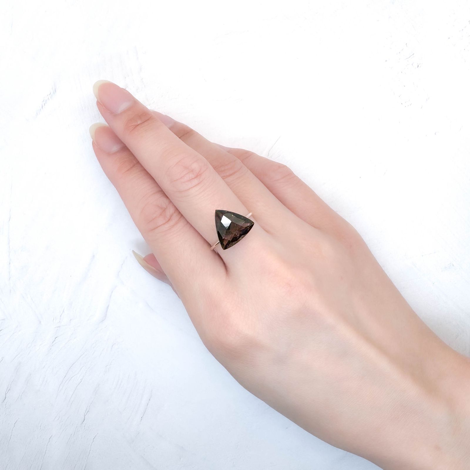 スモーキークォーツ ブラジル産 4.97ct / 12.1x12.6mm前後 [251031250]