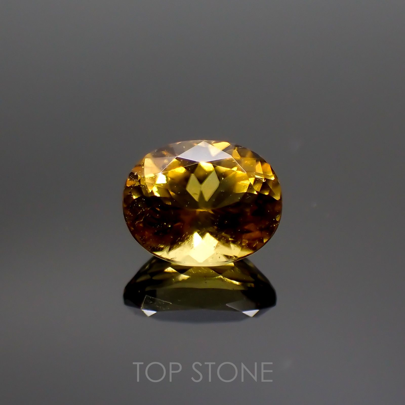 クリノヒューマイト(宝石名クリノヒューマイト) パキスタン産 0.565ct ソ付(CGL)[21059597]5.5×4.5mm前後