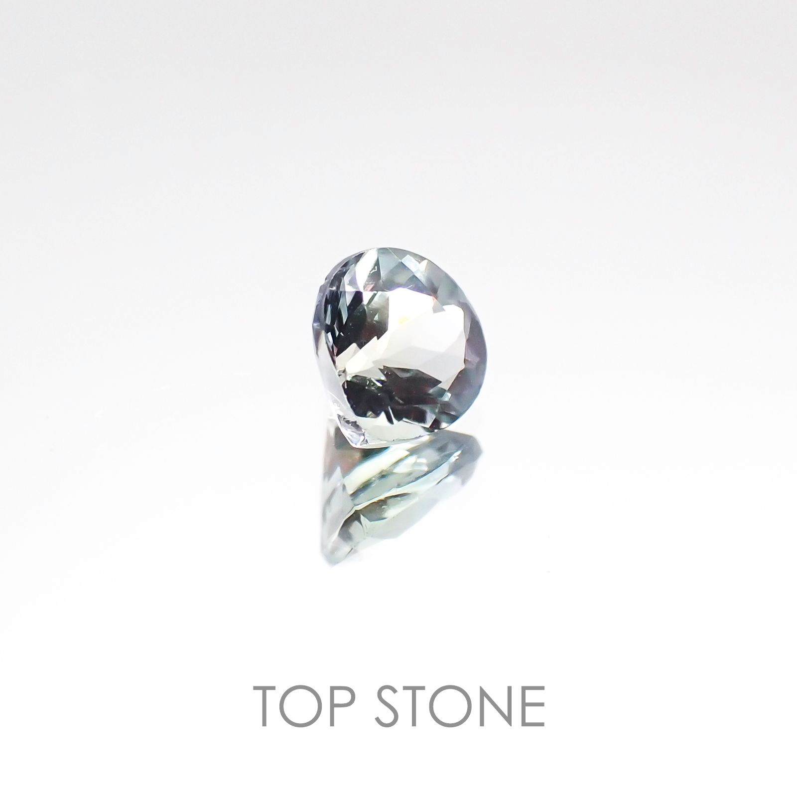 バイカラータンザナイト(宝石名タンザナイト) タンザニア産 0.58ct 識別済[20096422]5.2×5.2mm前後