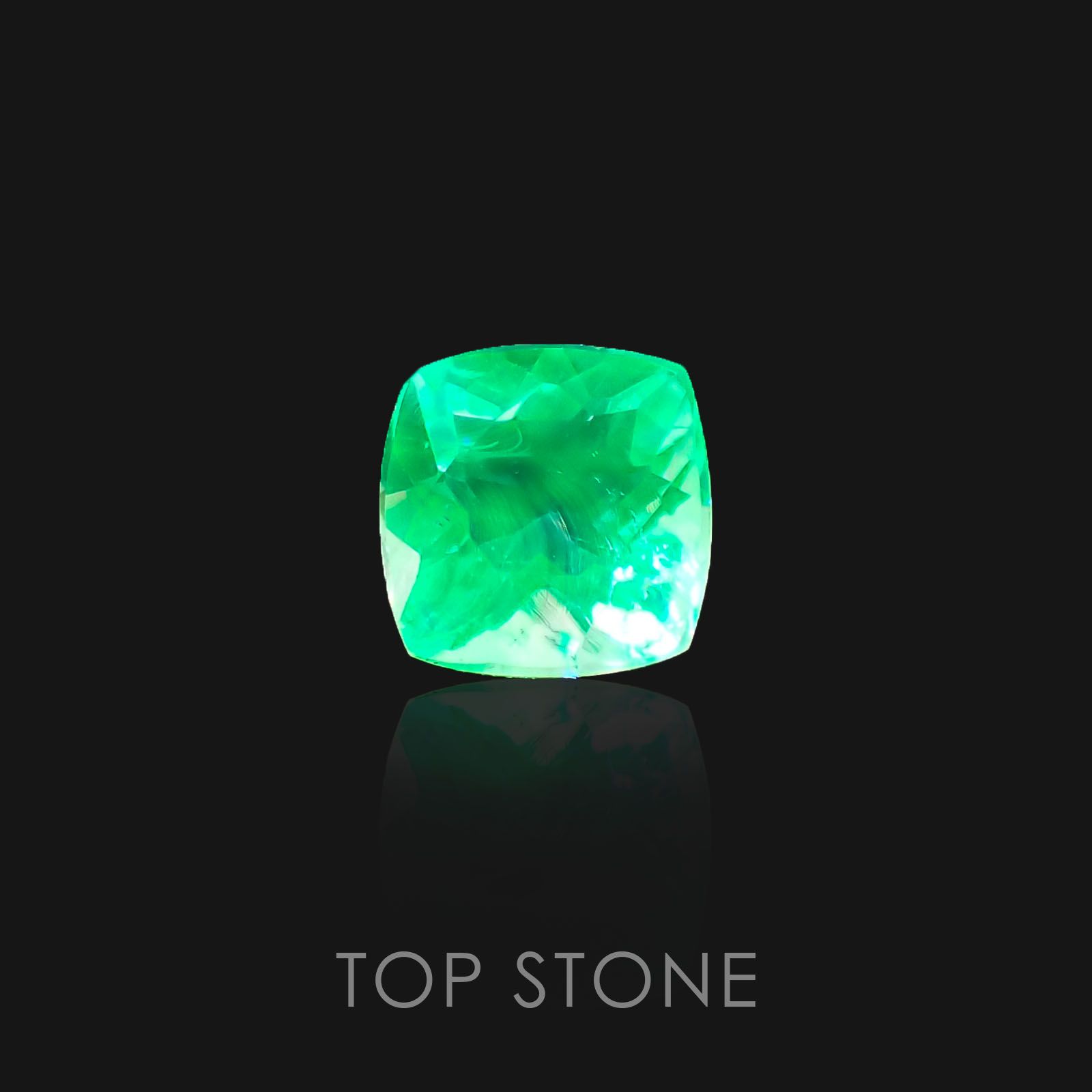 ハイアライトオパール(宝石名オパール) メキシコ産 0.84ct 識別済[20106369]6.1×6.1mm前後