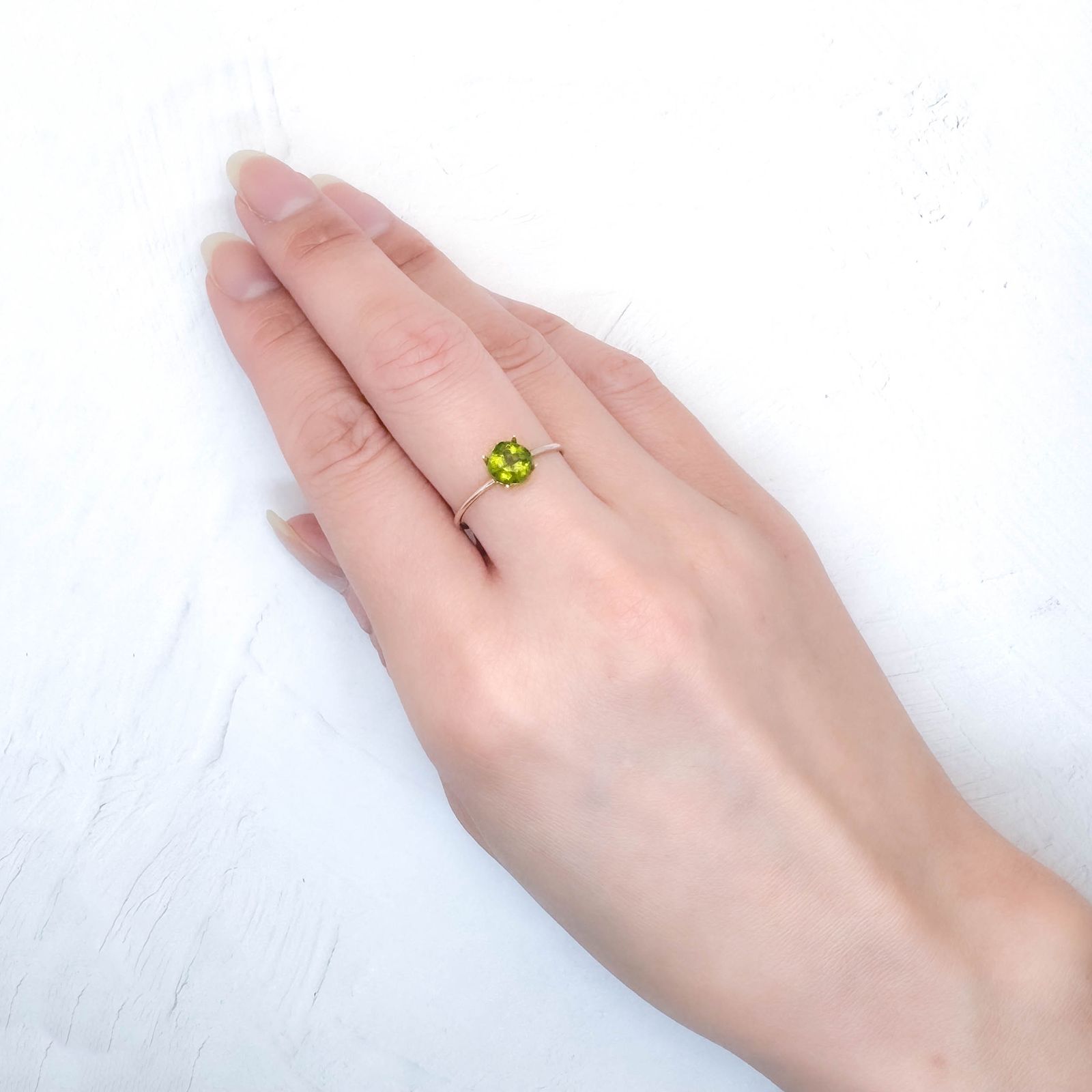 ベスビアナイト(アイドクレース) ケニア産 0.79ct / 5.7x5.5mm前後 [251231376]