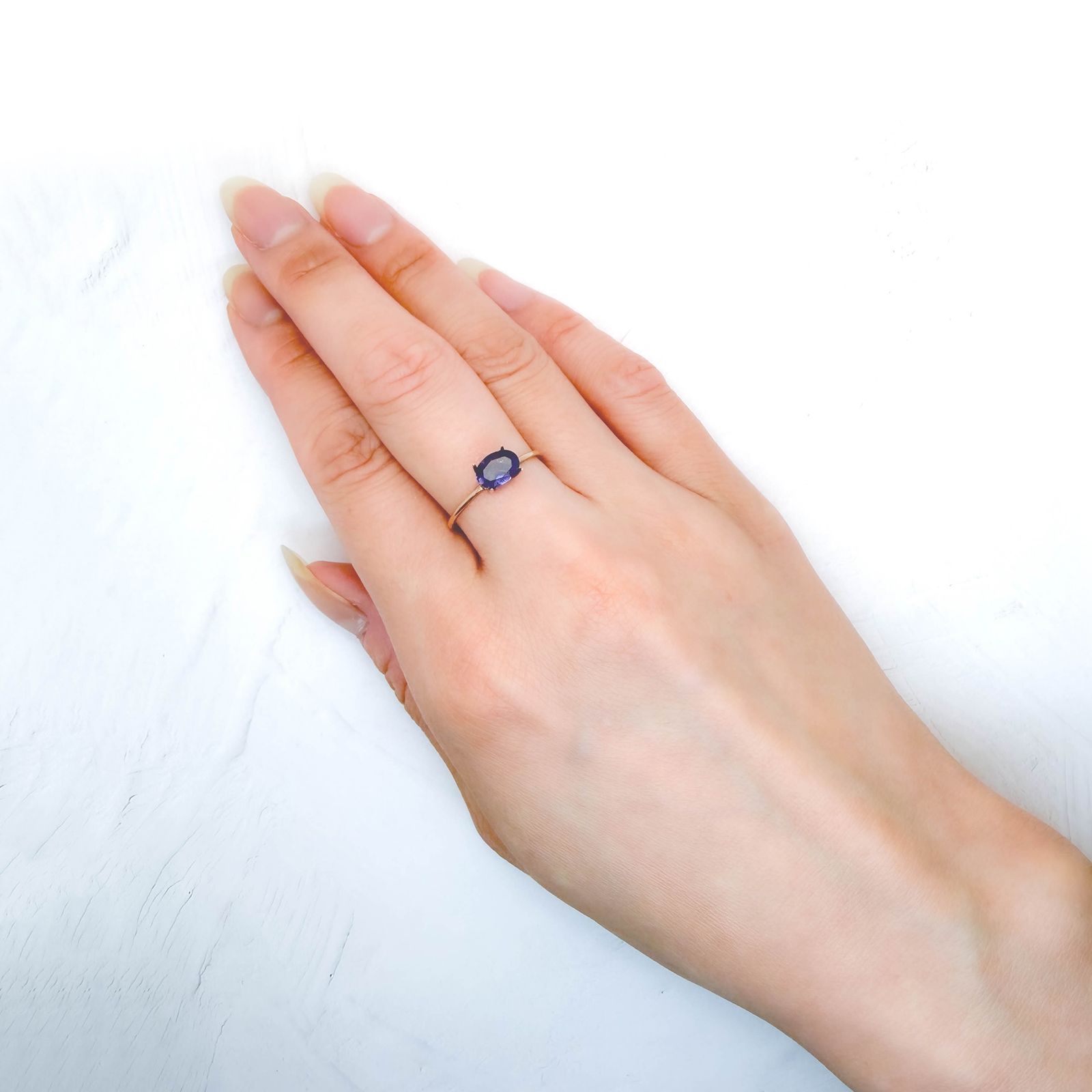 アイオライトサンストーン インド/ブラジル産 0.55ct / 7x5mm前後 [260932634]