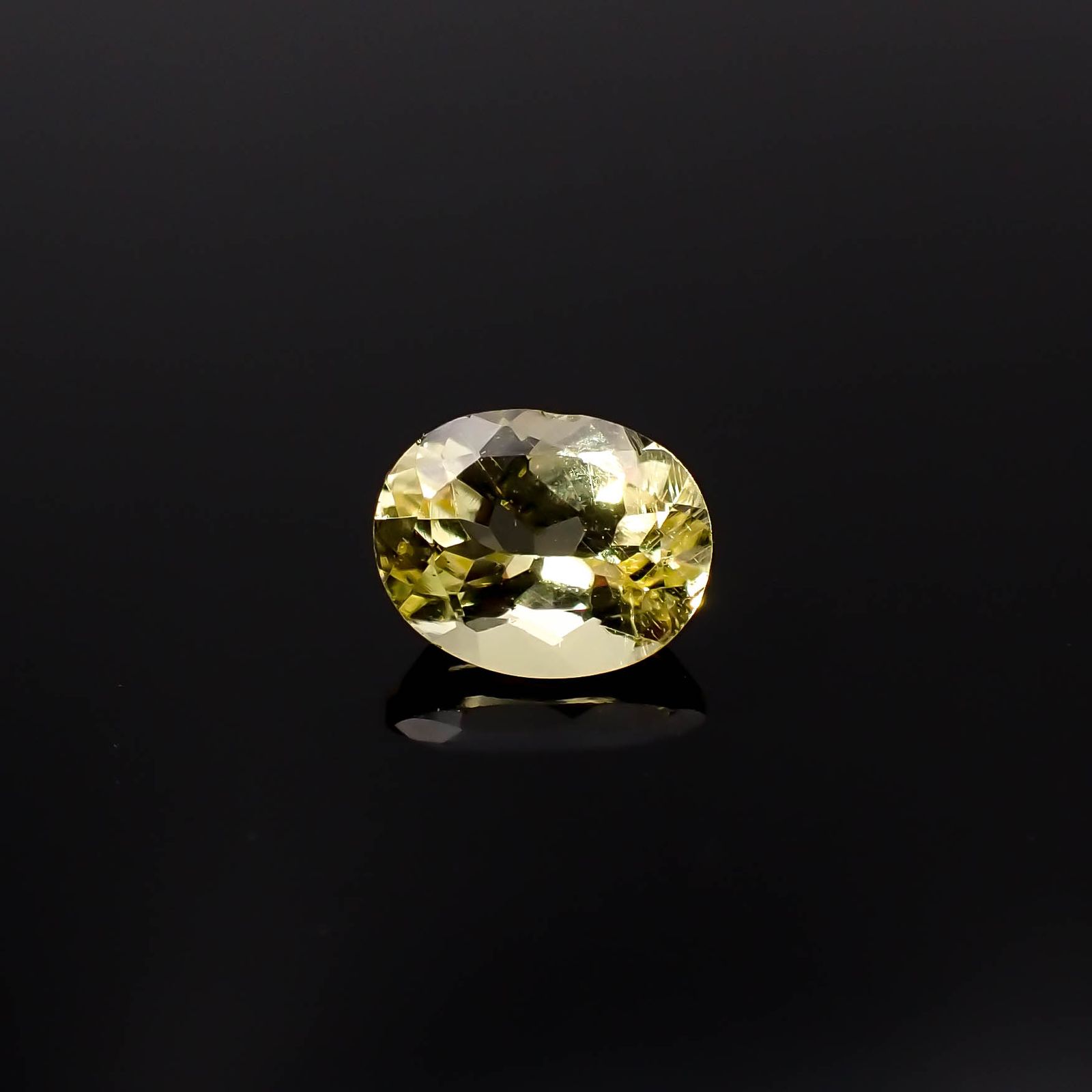 イエローダンビュライト タンザニア産 0.58ct[240125462]6x4.8mm前後