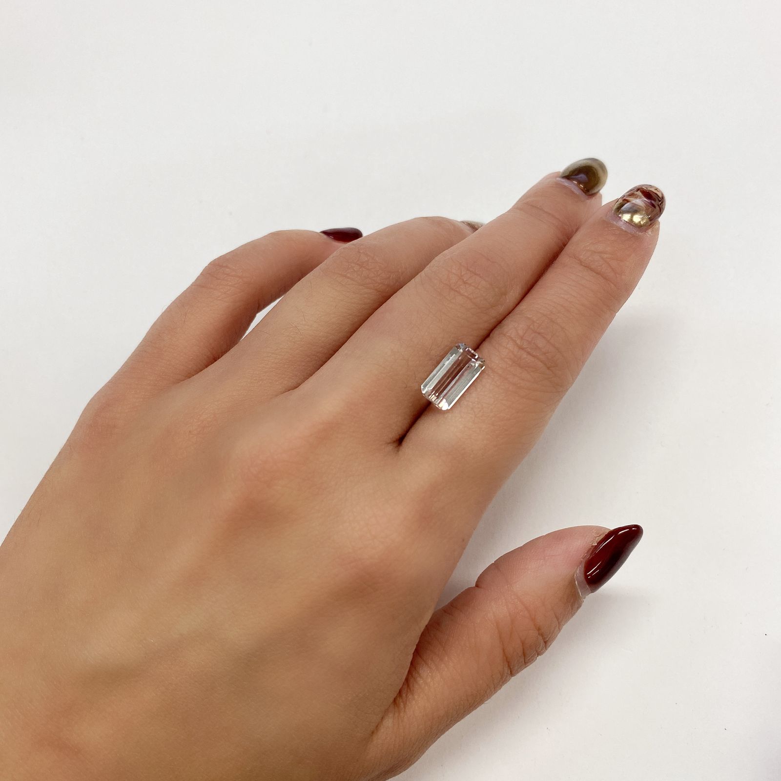 フェナカイト(宝石名ホワイト・フェナカイト) ブラジル産 2.782ct ソ付(彩珠)[20042194]11.1×6mm前後