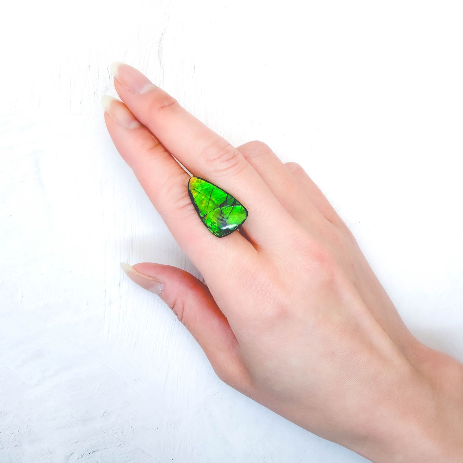 ◇フリーフォーム◇アンモライト トリプレット カナダ産 12.29ct / 23.5x13.8mm前後 [260331786]