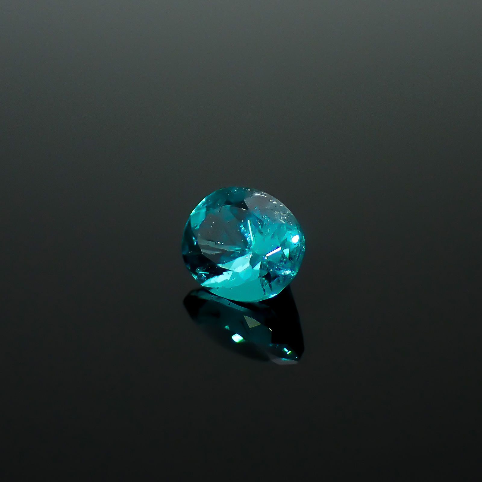 パライバトルマリン(宝石名トルマリン/別名パライバ・トルマリン)ブラジル産 GIA鑑付 0.48ct / 5.46x4.33mm前後 [260732609]