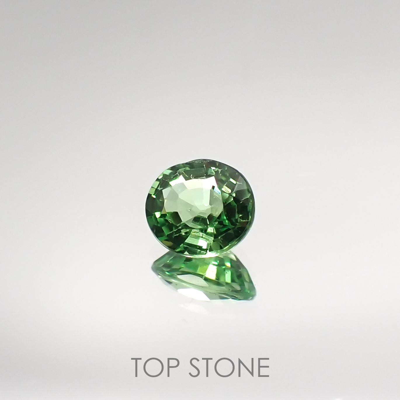 ミントガーネット(宝石名グリーン グロッシュラー・ガーネット) タンザニア産 0.44ct 識別済[210711536]4.9×4.2mm前後