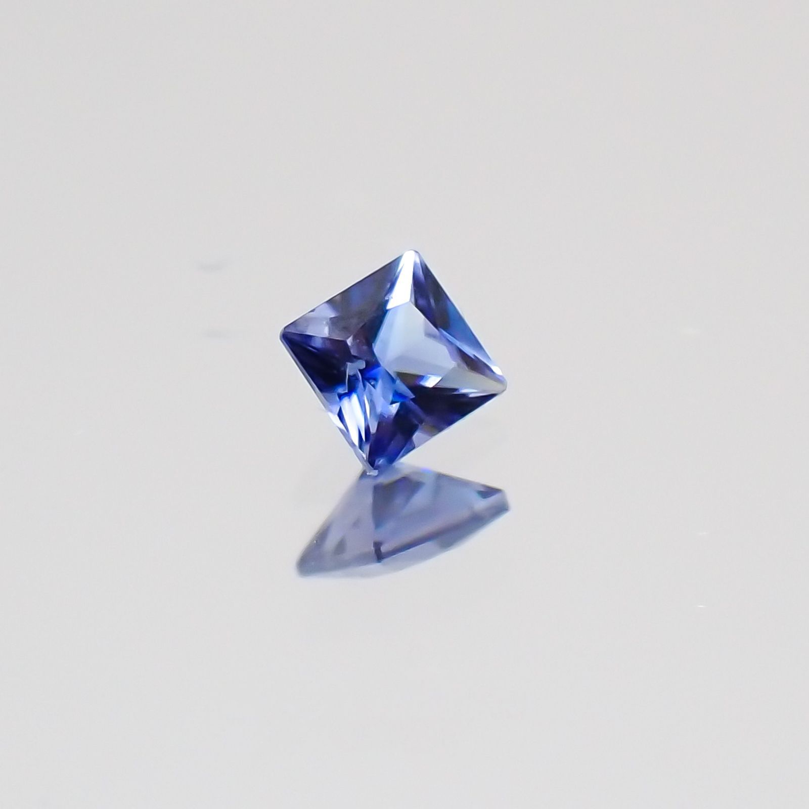 ◇プリンセスカット◇ベニトアイト アメリカ産 ルース 0.054ct[21019040]2.1×2.1mm前後