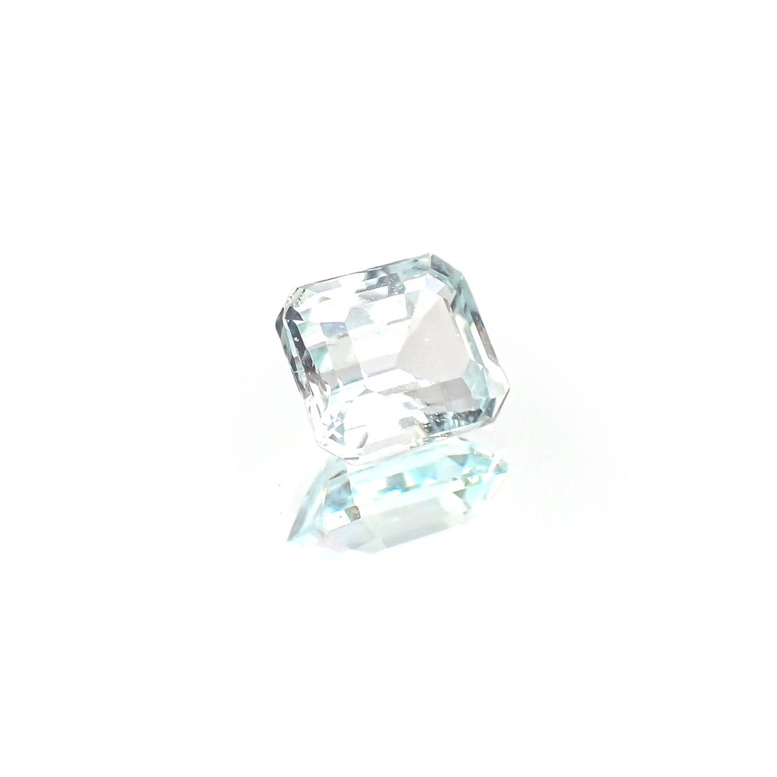 アンブリゴナイト/モンテブラサイト(宝石名モンテブラサイト)マダガスカル産 ソ付(日独) 1.146ct / 6.5x5.8mm前後 [231124100]
