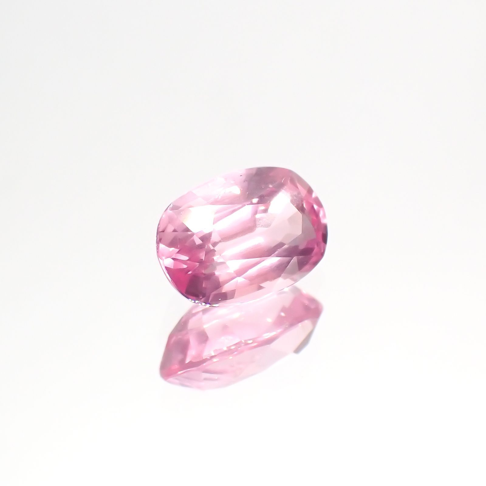 ピンクスピネル(宝石名ピンク・スピネル)タンザニア産 1.248ct ソ付(彩珠)[231124092]7.6x5.2mm前後