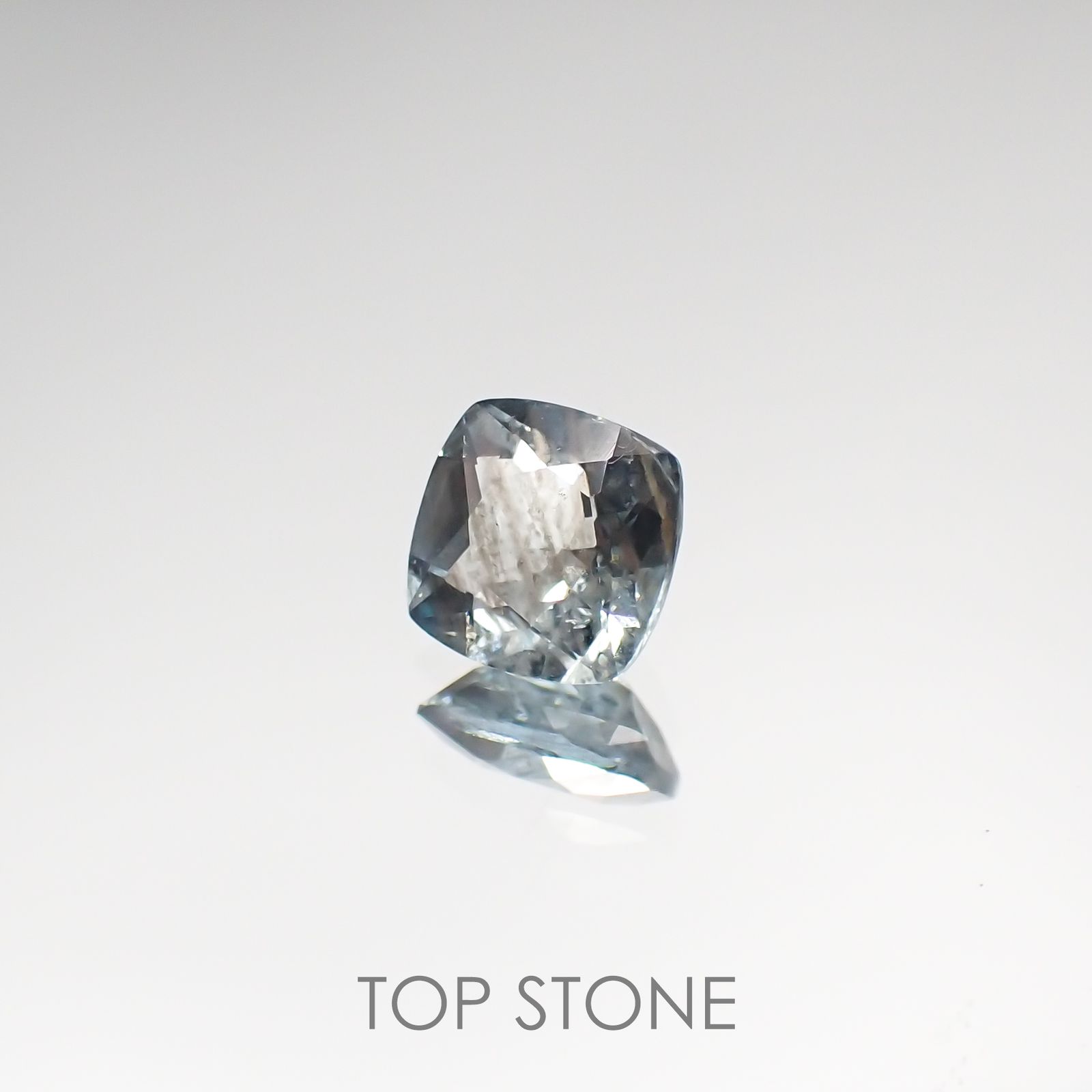 アベンチュリンアクアマリン(宝石名アクアマリン) ナイジェリア産 1.21ct 識別済[210712977]6.9×6.8mm前後