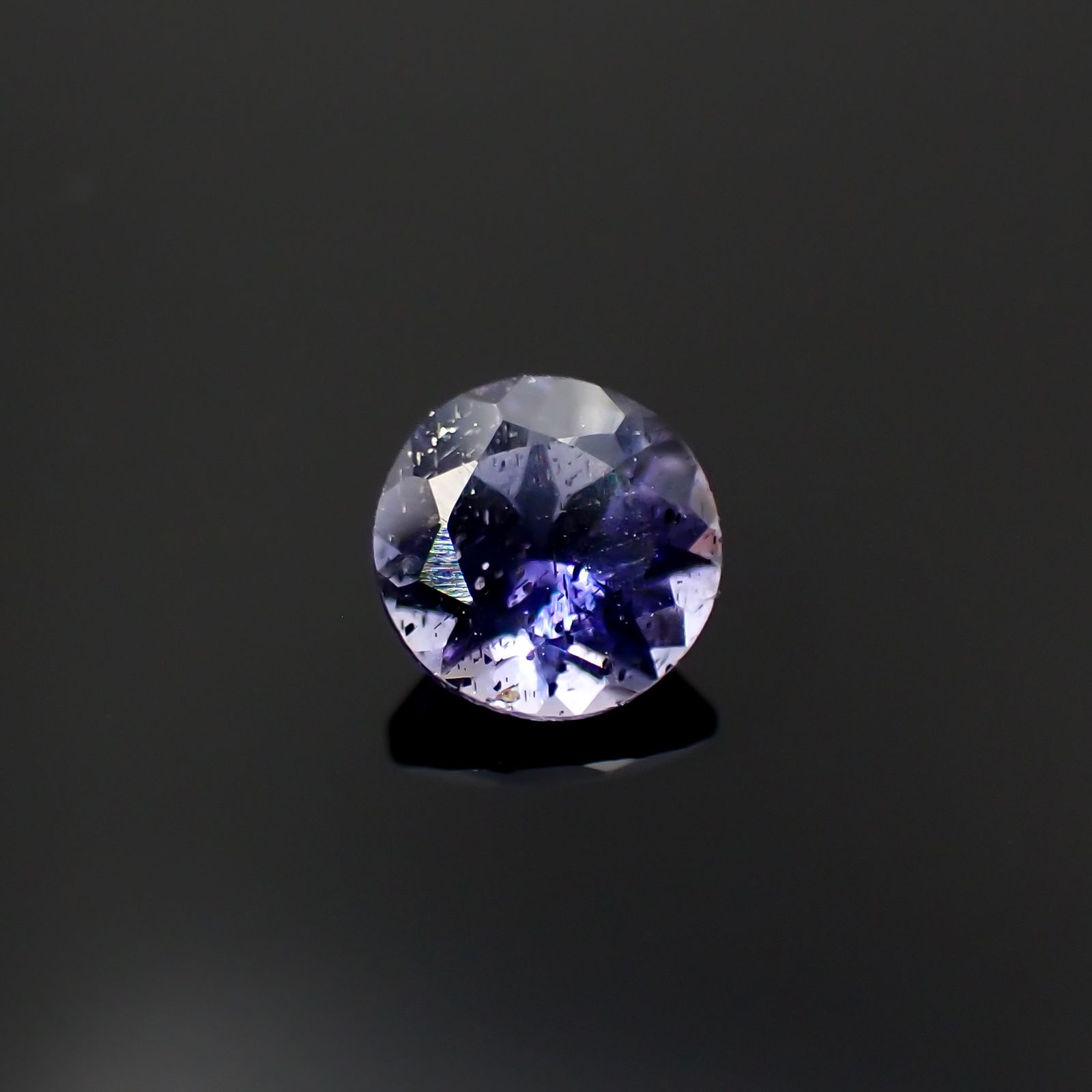 アイオライトサンストーン インド/ブラジル産 0.62ct[230923328]6x5.9mm前後