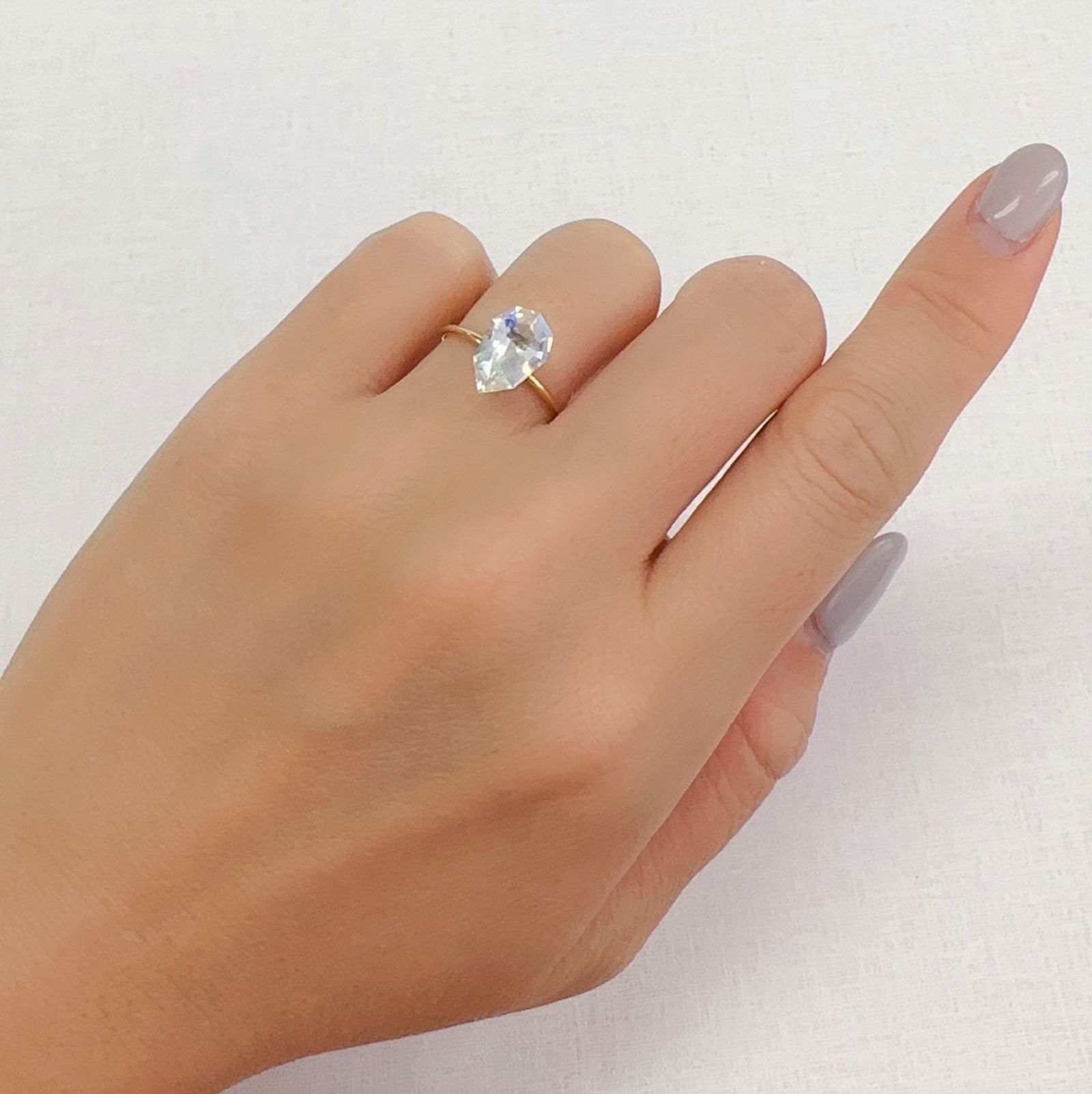 ◇カスタムカット◇レインボームーンストーン マダガスカル産 1.85ct[230923432]11.3x7.4mm前後