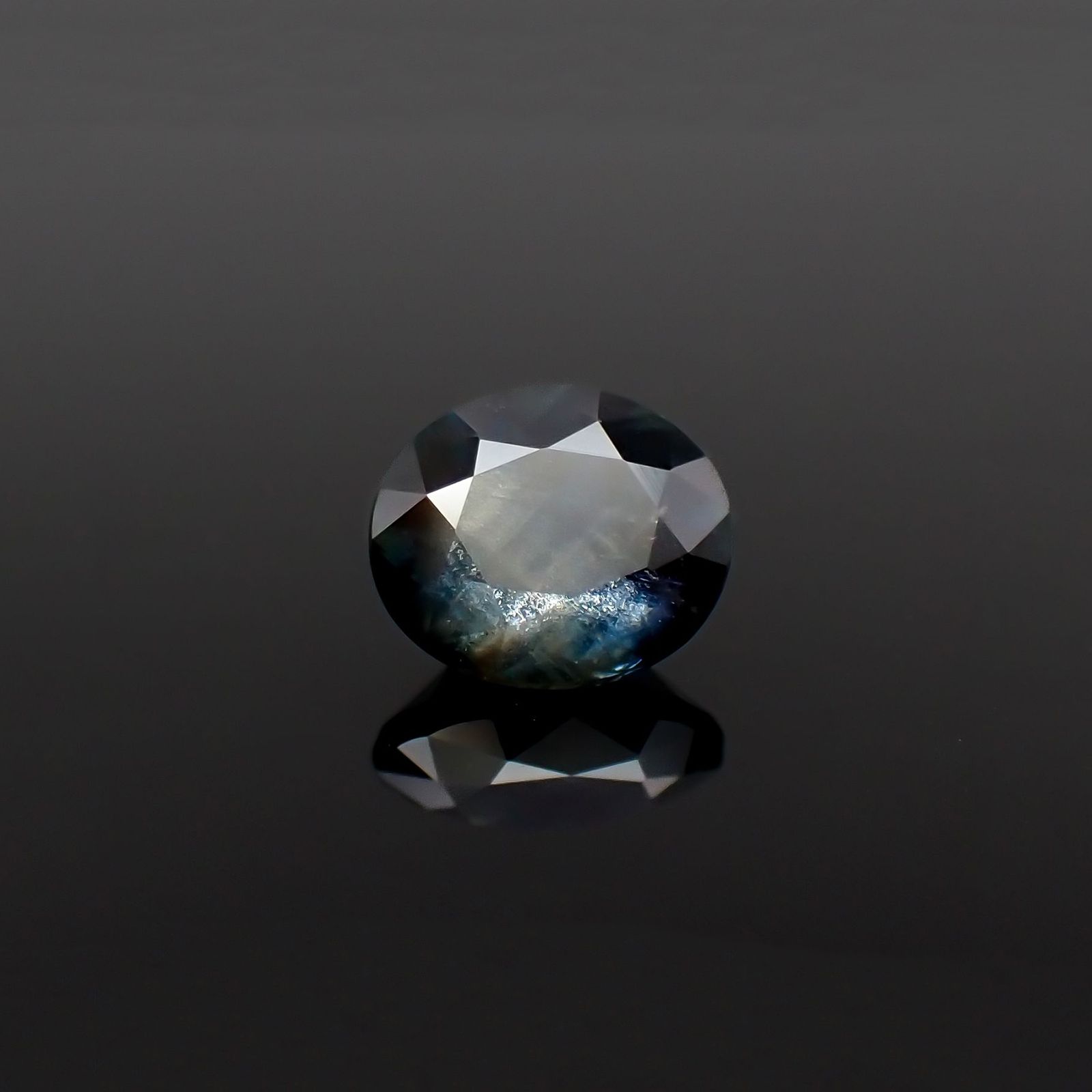 ゴールドシーンサファイア(宝石名シーン・サファイア)ケニア産 識別済 0.97ct / 6.2x5.3mm前後 [221018890]