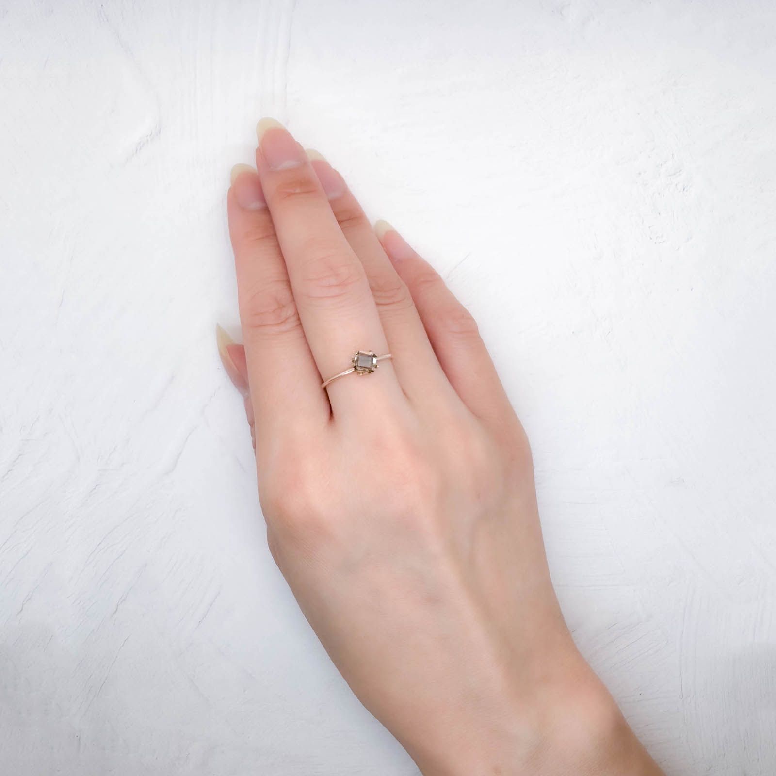 レインボースキャポライト ブラジル産 0.48ct / 4.9x4.8mm前後 [250931046]