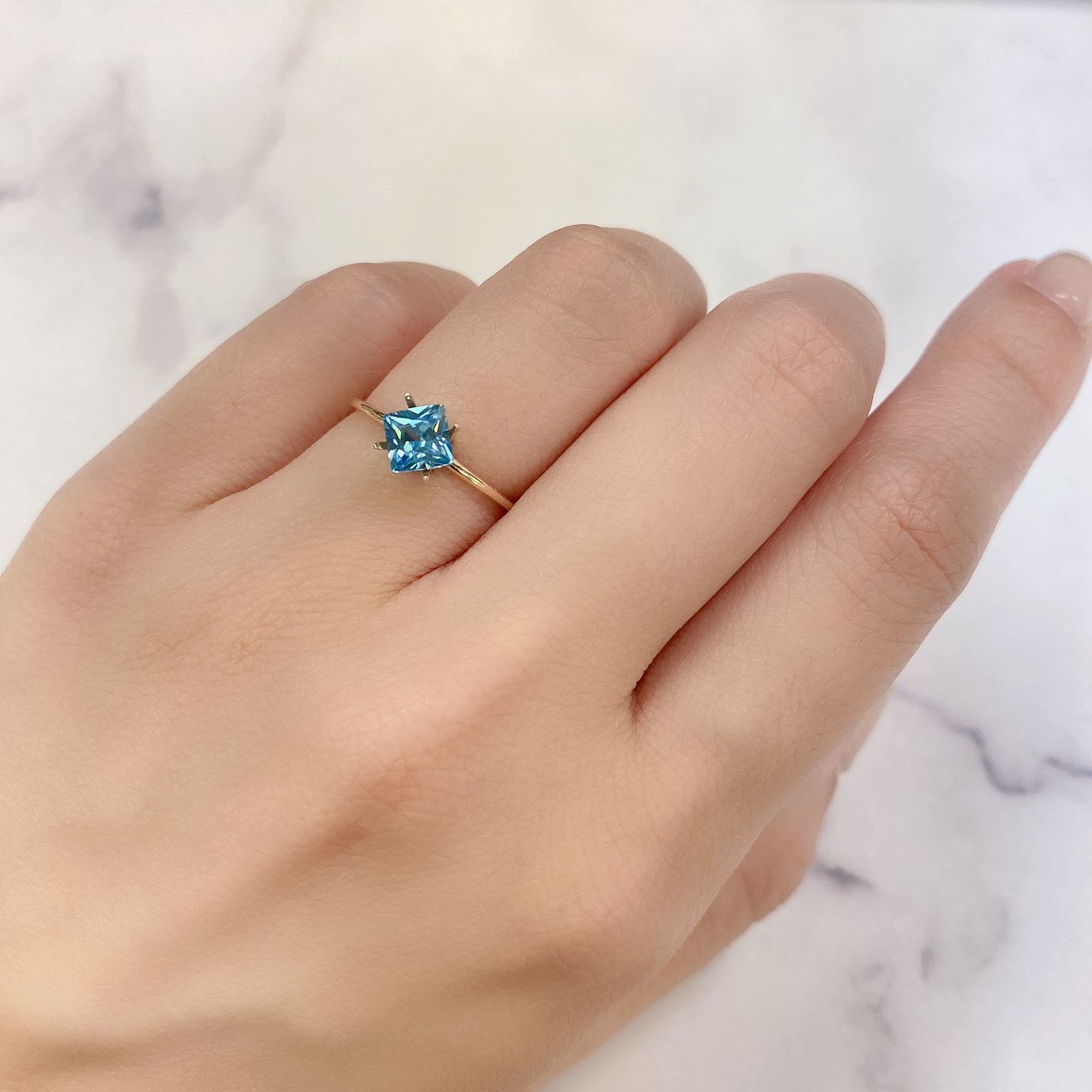 ◇プリンセスカット◇ブルージルコン(宝石名ジルコン) カンボジア産 0.98ct 識別済[210913433]5.1×5.1mm前後