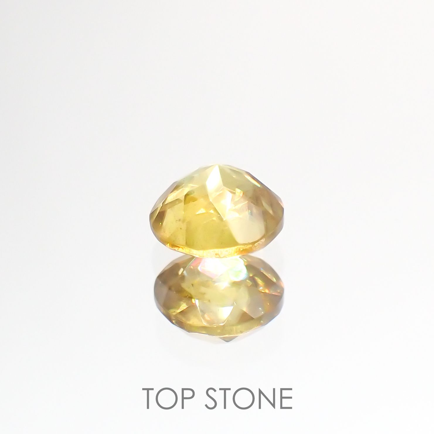 イエロースフェーン マダガスカル産 ルース 0.64ct[210812768]5×5mm前後