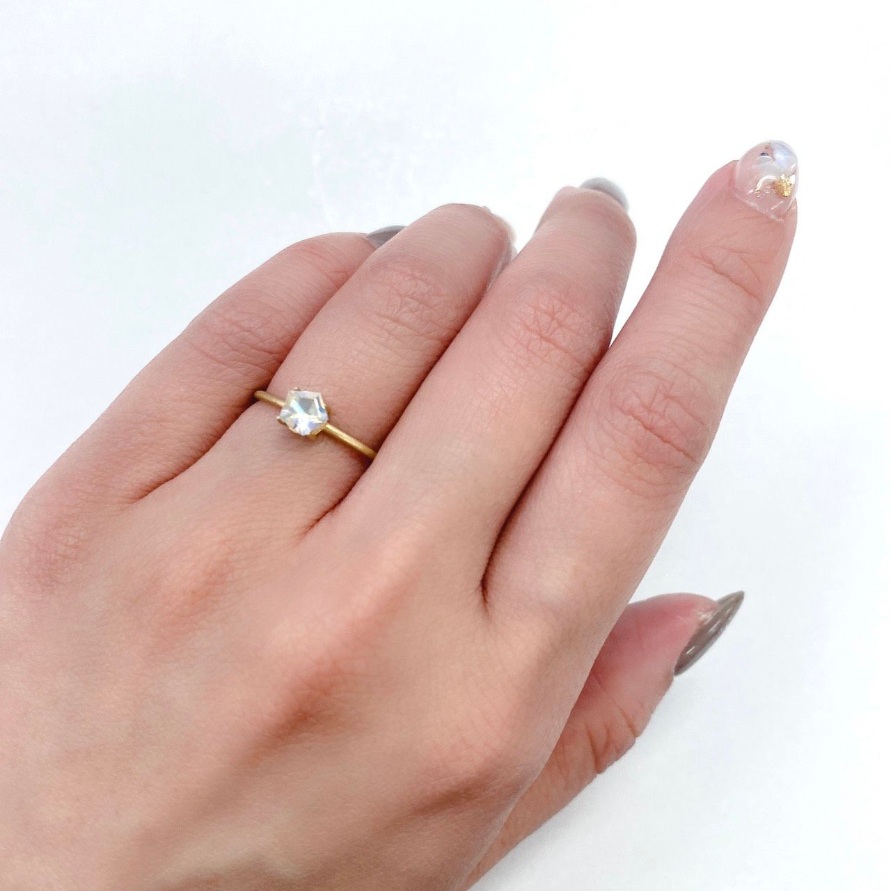 ◇ペンタゴンカット◇レインボームーンストーン(アンデシンラブラドライト) SA マダガスカル産 ルース 0.34ct[21059780]5.2×5.4mm前後