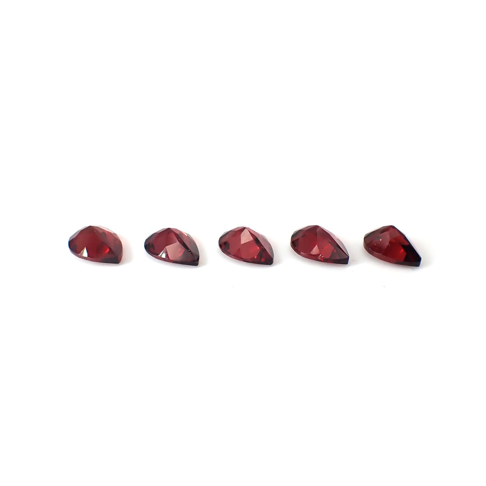 ◇ランダムセレクト◇パイロープアルマンディンガーネット モザンビーク産 約1.20ct / 8.1x6.1mm前後 [260532209]