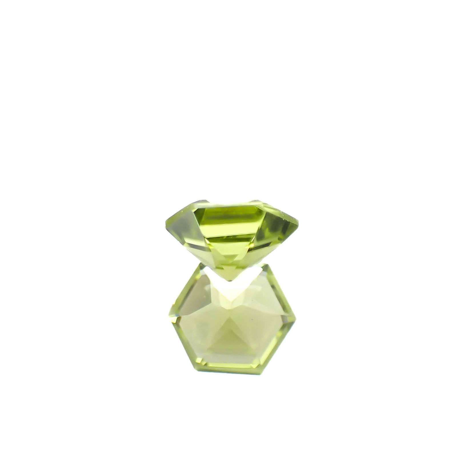 ◇ヘキサゴンカット◇ペリドット(宝石名ペリドット)アメリカ産 0.51ct 識別済[250330110]5x4.9mm前後