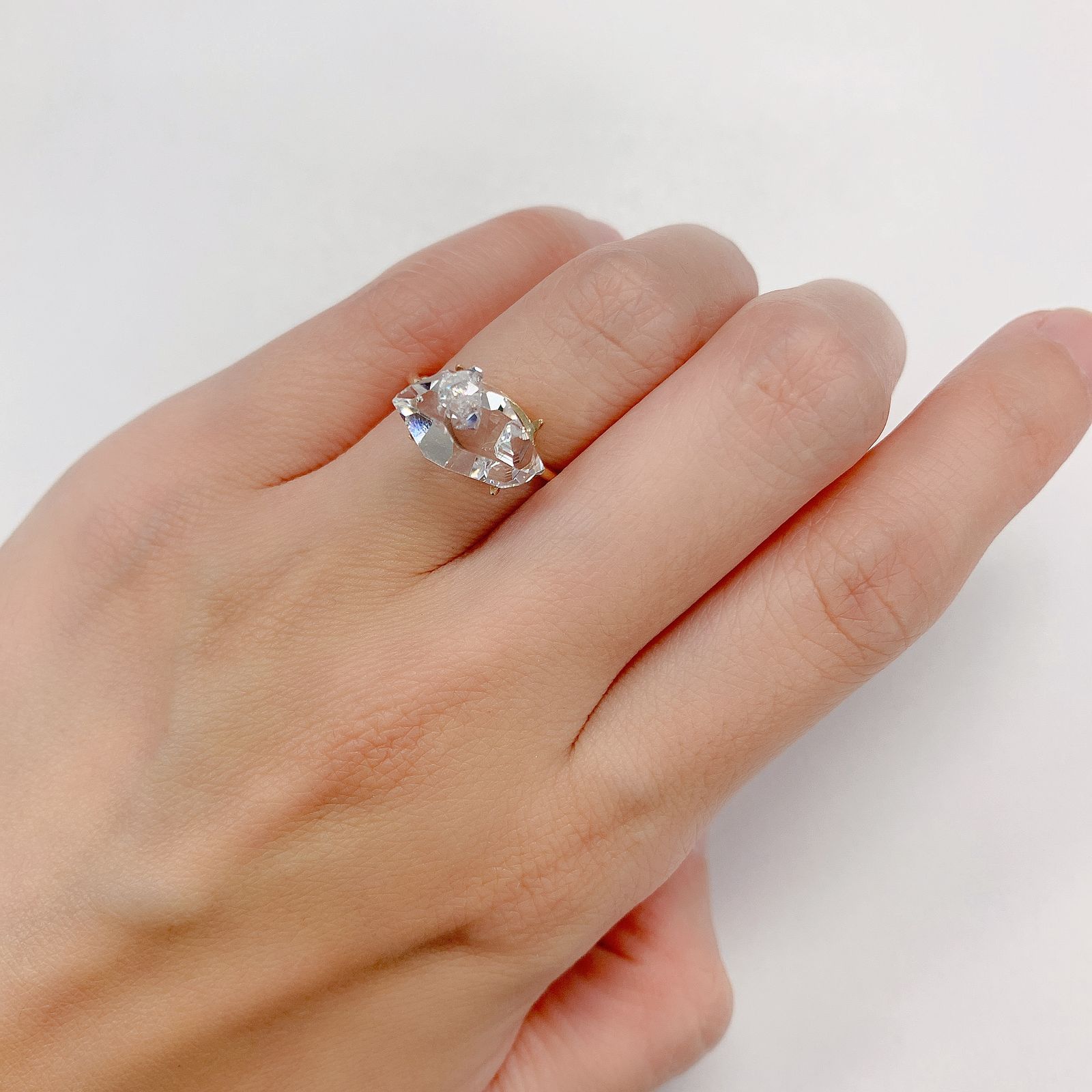 ハーキマーダイヤモンド(宝石名クォーツ) アメリカ・ニューヨーク州産 原石・結晶 4.52ct 識別済[20117553]13.5×8.4mm前後