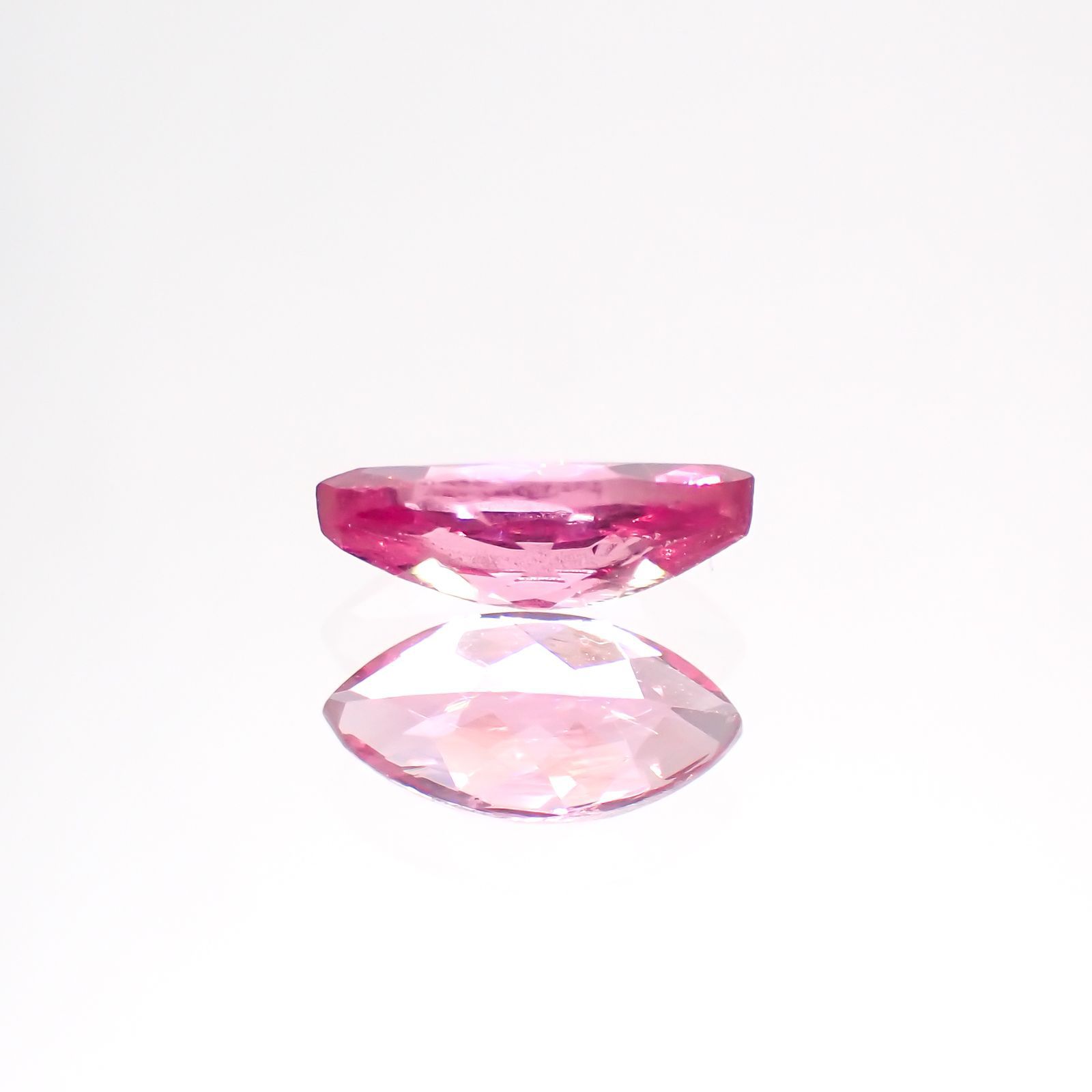 ホットピンクスピネル(宝石名ピンク・スピネル)タンザニア産 0.45ct 識別済[230823038]7.2x3.5mm前後