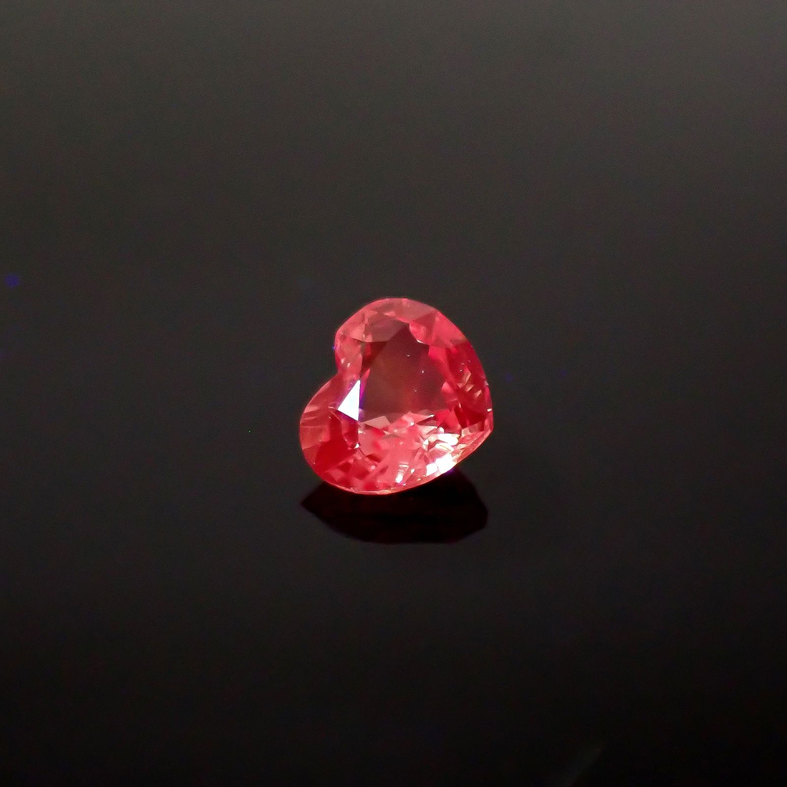 パパラチャサファイア(宝石名サファイア/別名パパラチャ・サファイア)スリランカ/マダガスカル産 DGL鑑付 0.312ct / 3.8x4.48mm前後 [260131622]