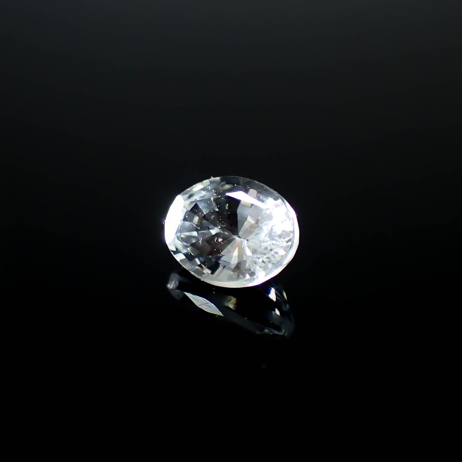 カラーレスサファイア スリランカ産 0.47ct [250830971]5x3.9mm前後