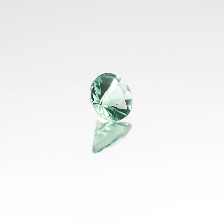 パライバトルマリン(宝石名トルマリン/別名パライバ・トルマリン) ブラジル・パライバ州バターリャ鉱山産 0.099ct 識別済[20096270]3×3mm前後