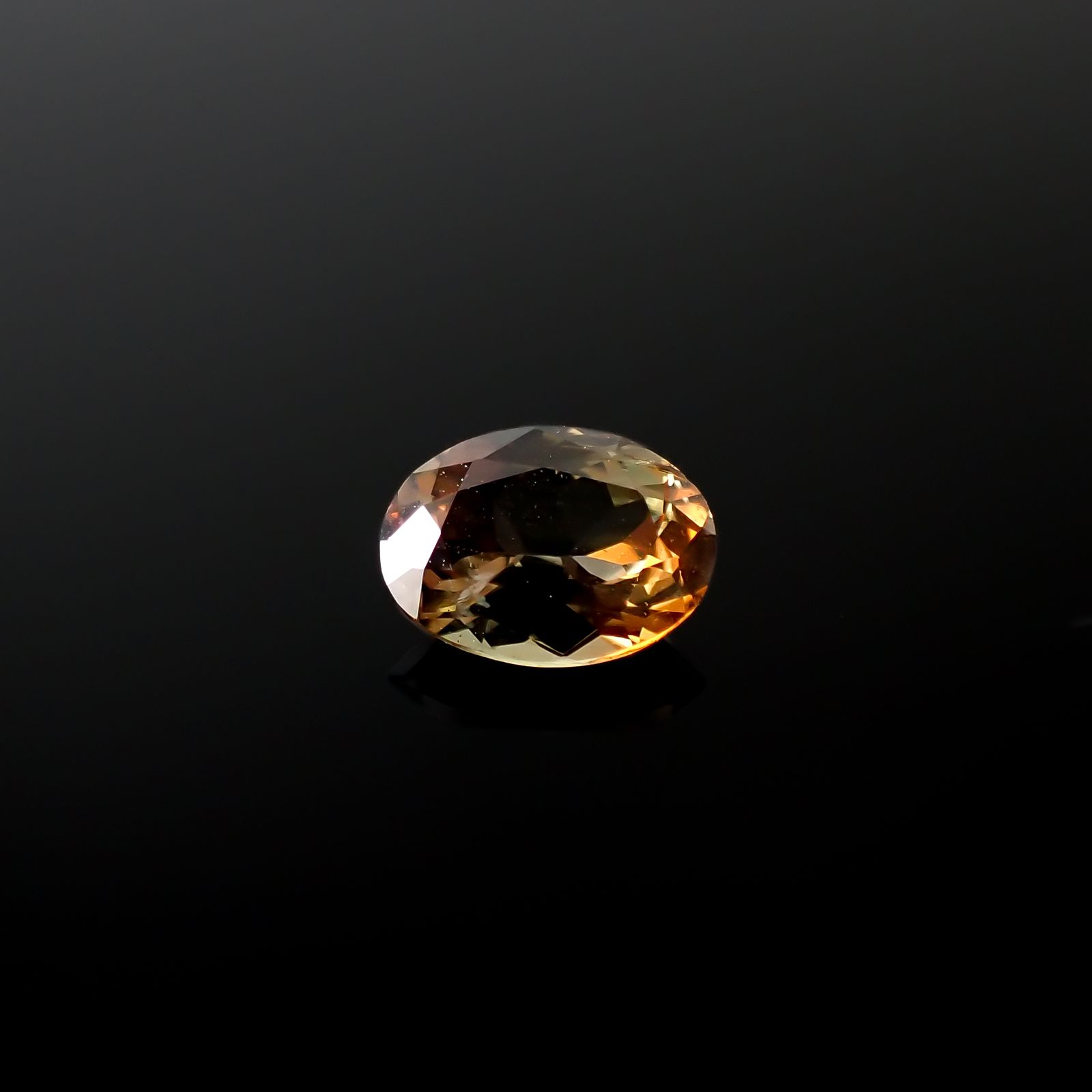 バイカラーアンダリュサイト スリランカ/マダガスカル産 0.65ct[240226145]6.6x4.8mm前後