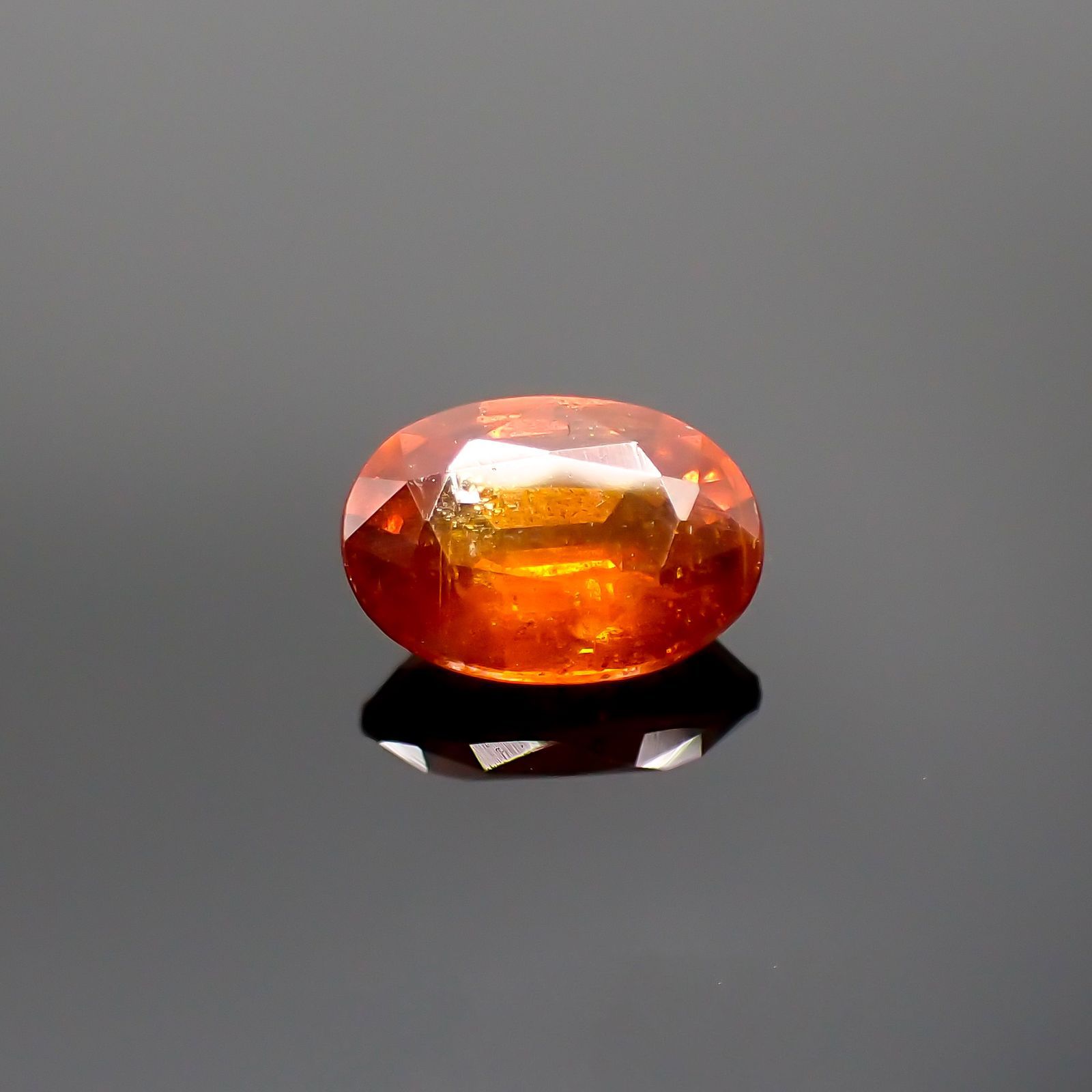 オレンジカイヤナイト(宝石名カイヤナイト) ネパール産 0.95ct 識別済[210812446]7×5mm前後