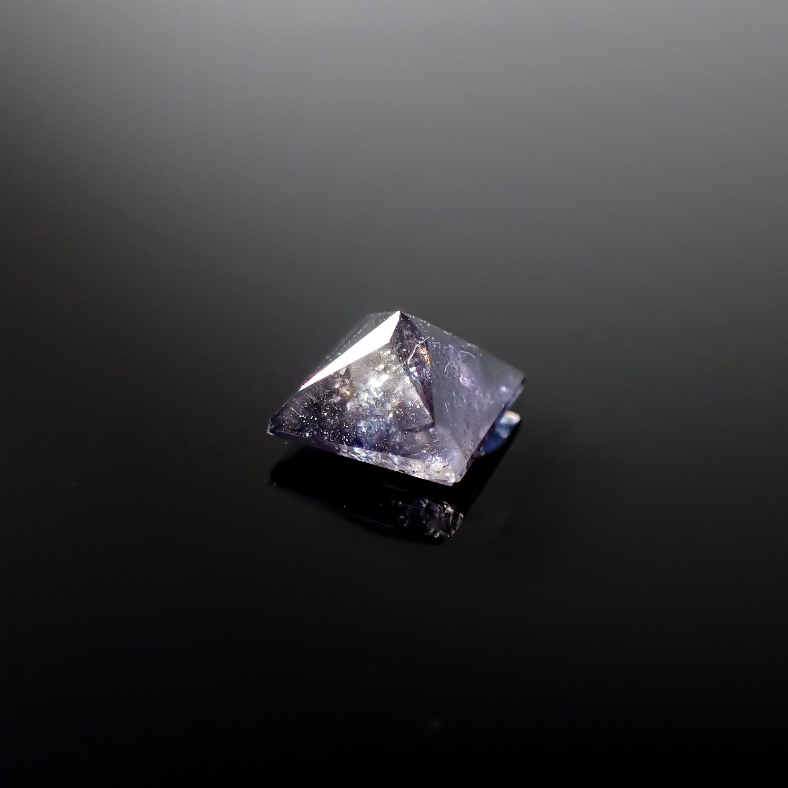 アイオライトサンストーン(宝石名アベンチュリン・アイオライト)インド/ブラジル産 0.88ct 識別済[231224429]6x5.6mm前後