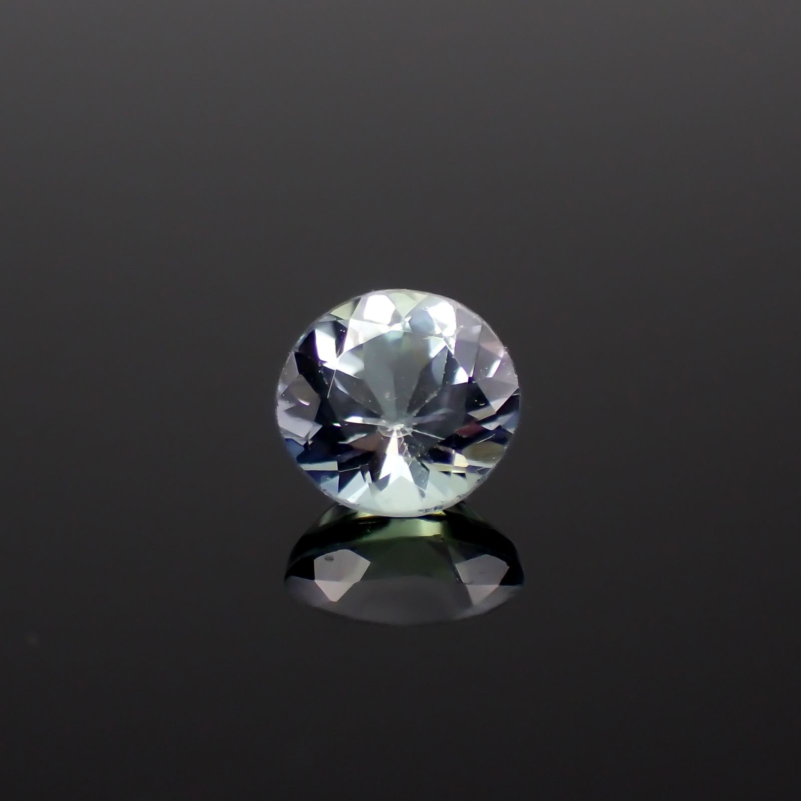 バイカラータンザナイト(宝石名タンザナイト/ゾイサイト)タンザニア産 0.40ct 識別済[230923502]4.5x4.5mm前後