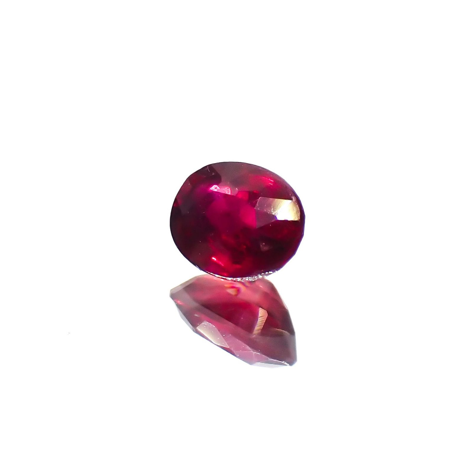 ルビー 非加熱 マダガスカル産 0.23ct / 3.9x3mm前後 [230622341]