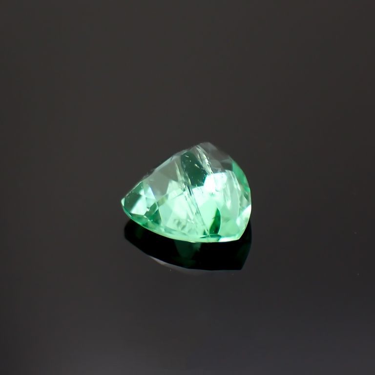 パライバトルマリン(宝石名トルマリン/別名パライバ・トルマリン)ブラジル・パライバ州バターリャ鉱山産 0.32ct 識別済[221018810]4.5x4.5mm前後