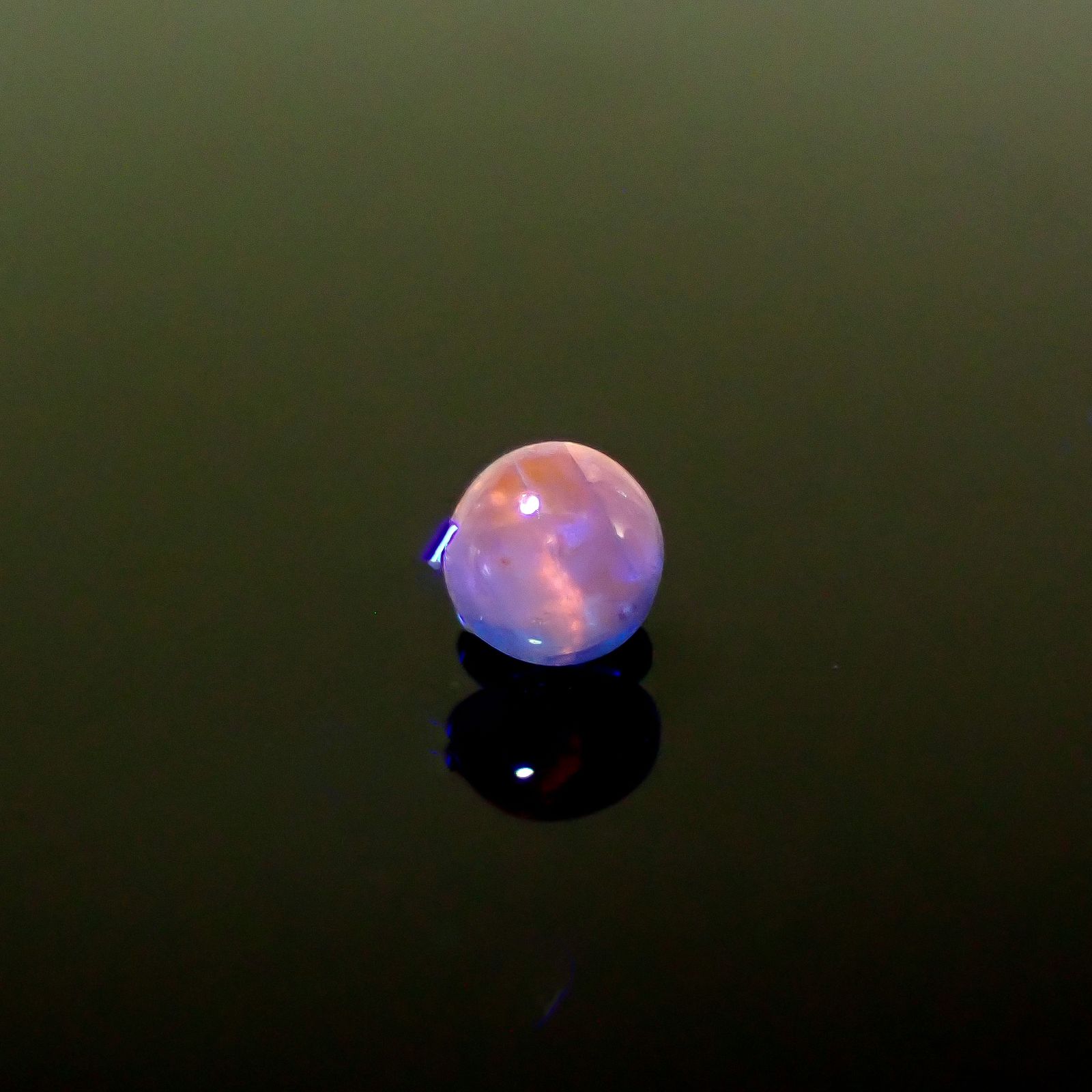 アウイナイト フルオレッセンス アフガニスタン産 0.15ct / 3.5x3.3mm前後 [260131506]