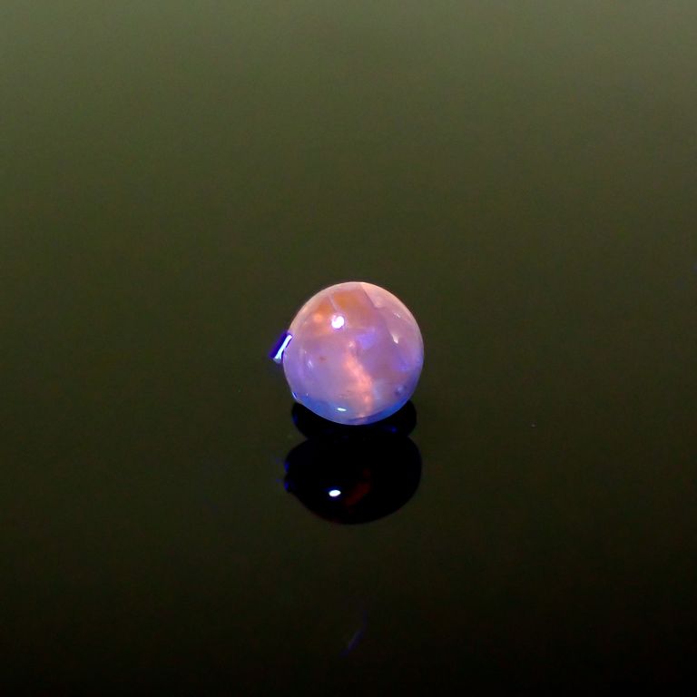 長波365(ライト)の照射で蛍光