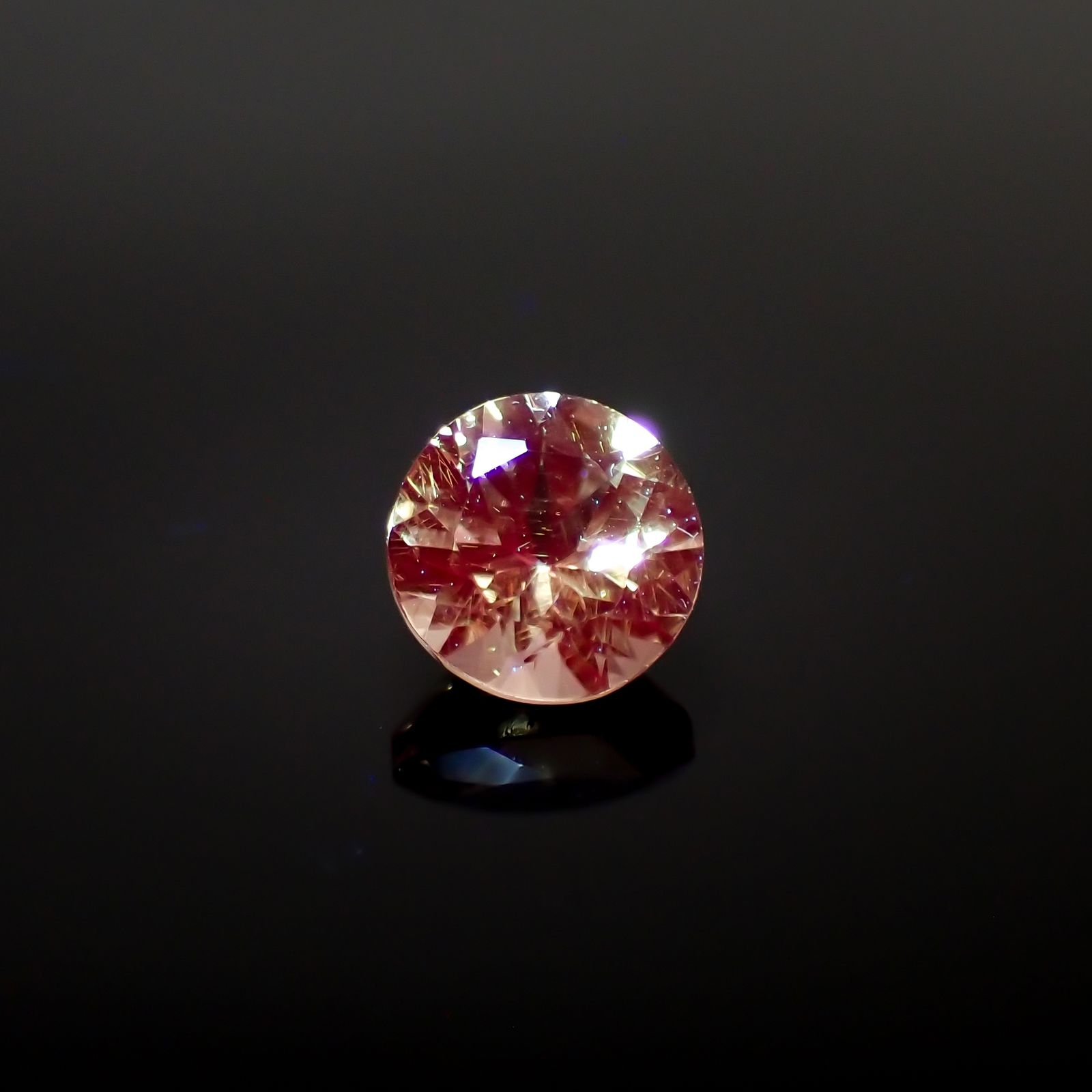 ドラゴンガーネット タンザニア産 0.69ct[231224542]5.1x5.1mm前後