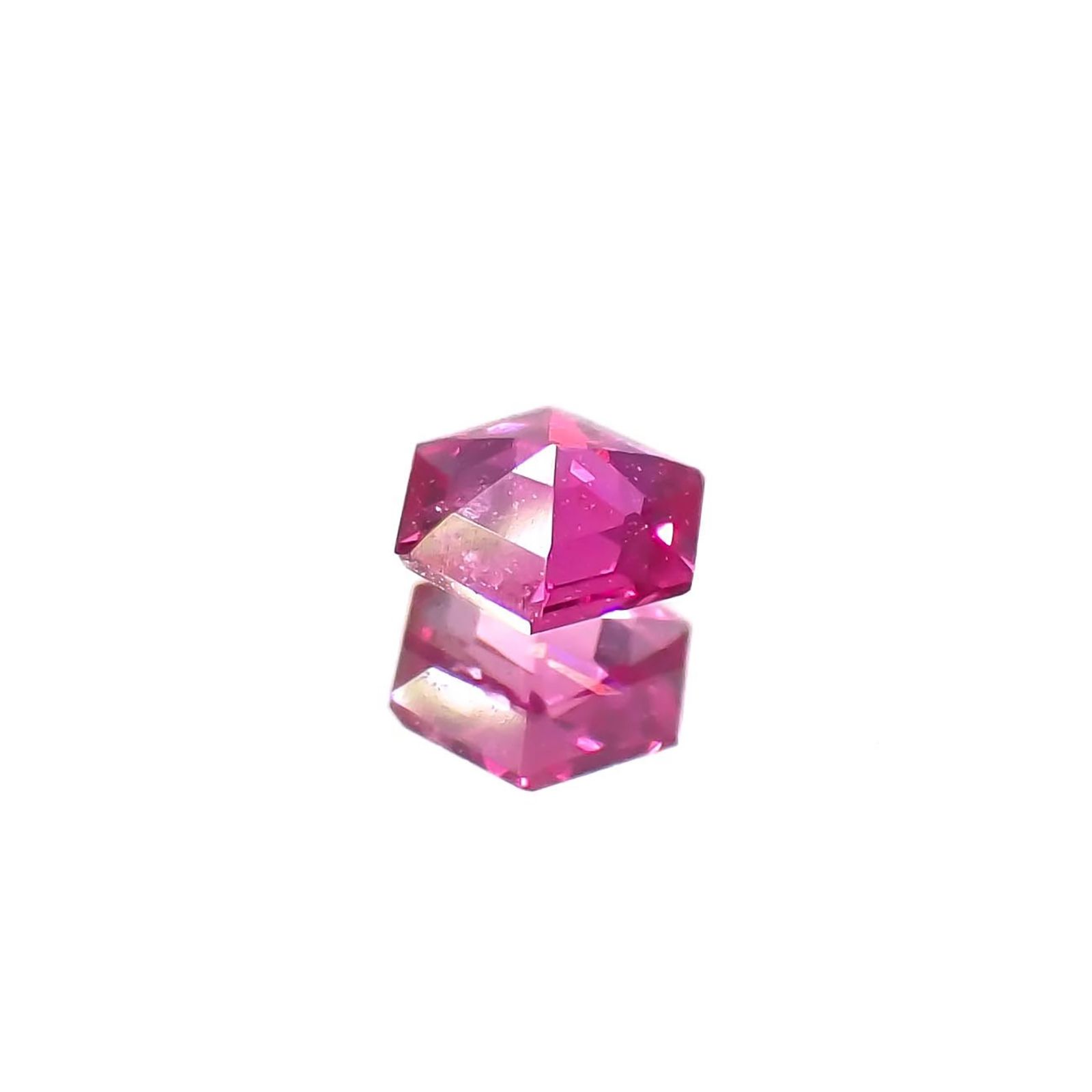 ◇ヘキサゴンカット◇ルビー 非加熱 モザンビーク産 0.13ct / 3x3mm前後 [240427104]