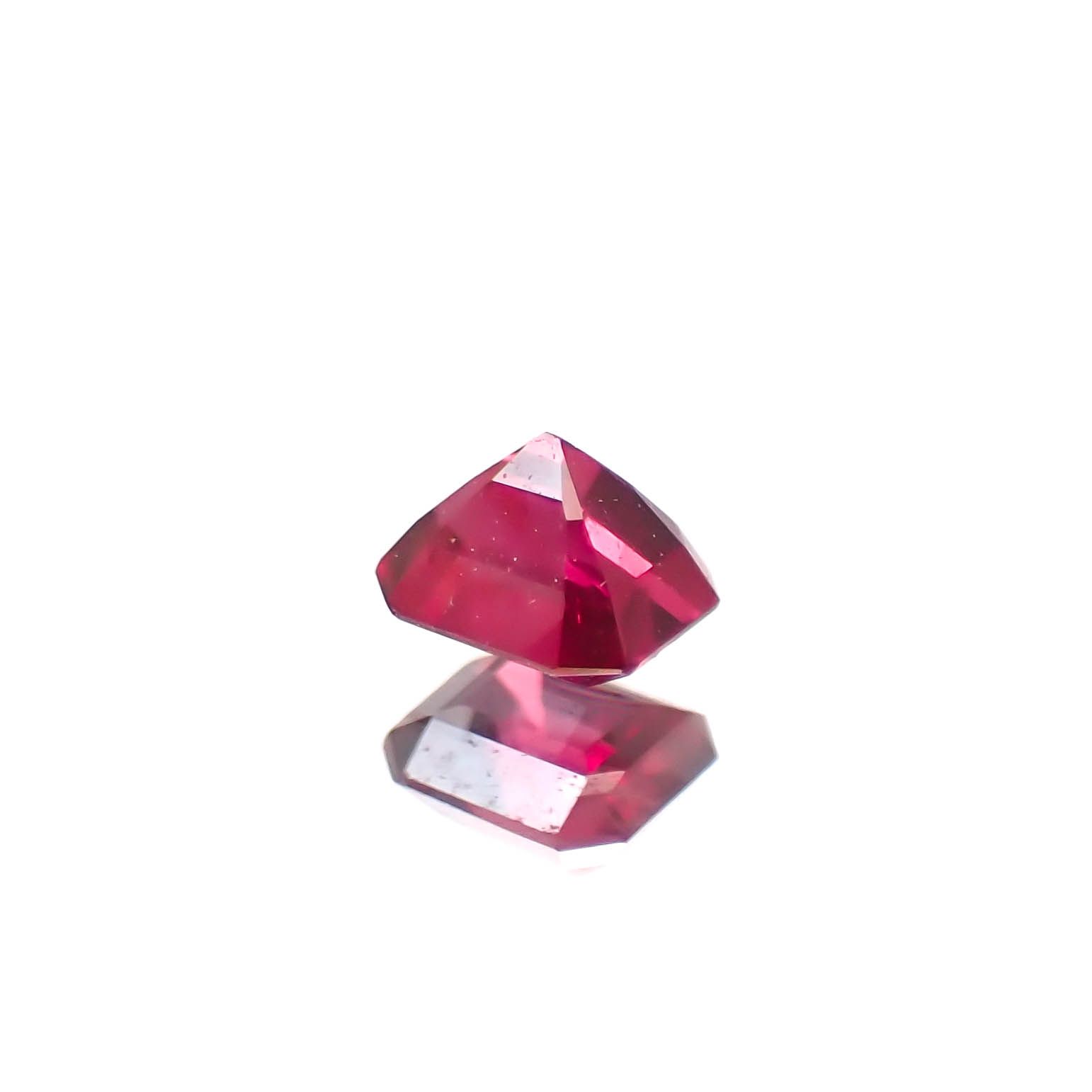 ルビー 非加熱 マダガスカル産 0.23ct [250630504]3.5x2.9mm前後