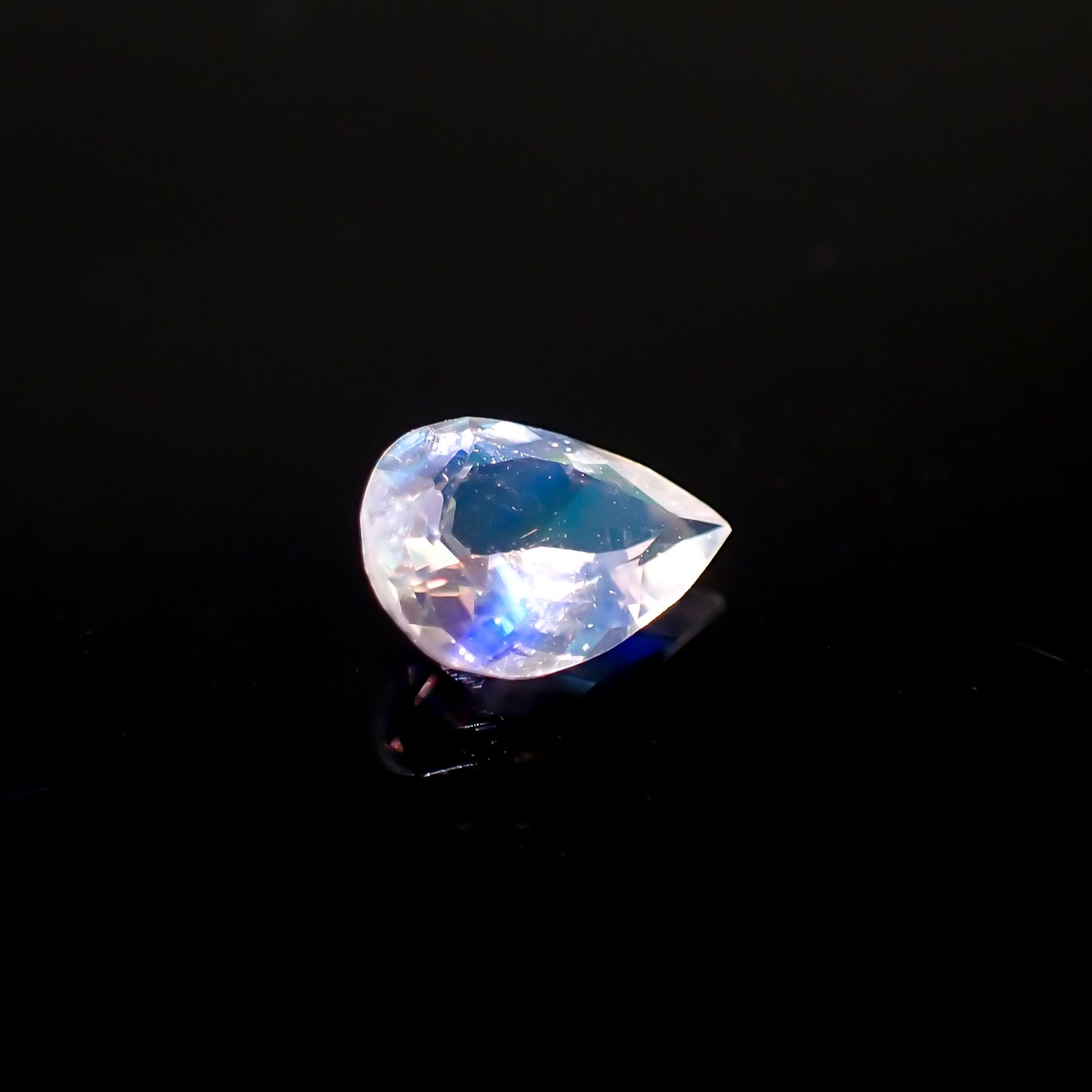 レインボームーンストーン インド・タミルナードゥ産 0.48ct[231224462]6.9x4.9mm前後