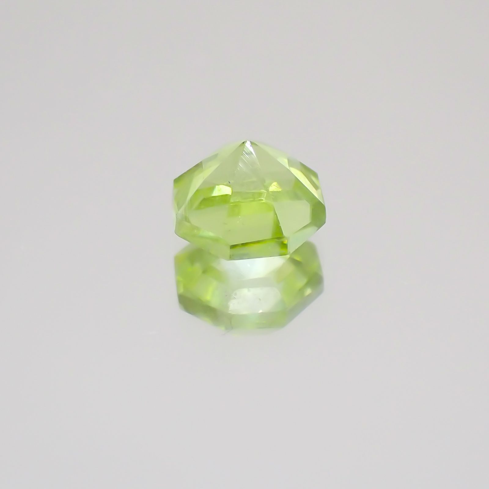 ◇オクタゴンカット◇スフェーン(宝石名スフェーン)マダガスカル産 0.75ct 識別済[231224441]5.1x5.1mm前後