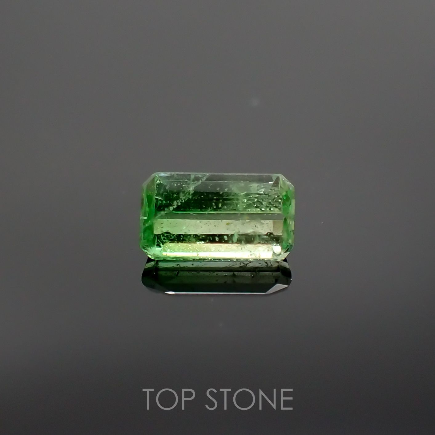 バイカラーツァボライト(宝石名グリーン グロッシュラー・ガーネット) タンザニア産 0.71ct 識別済[210711571]6.3×3.5mm前後