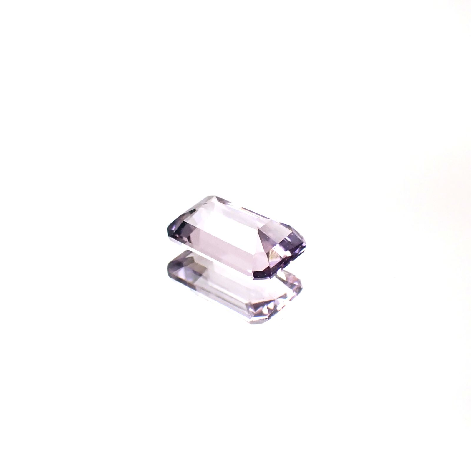 マリアライト フルオレッセンス(宝石名スキャポライト)スリランカ産 0.54ct 識別済[250330047]6.5x4.2mm前後