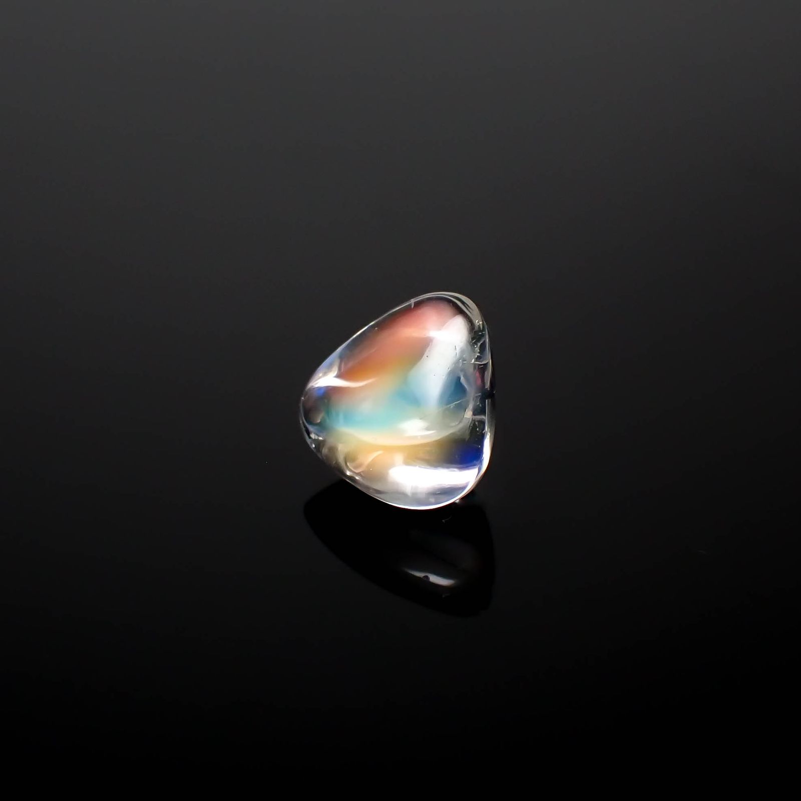 ◇バフカット◇レインボームーンストーン(宝石名ラブラドライト)マダガスカル産 1.036ct ソ付(彩珠)[240427198]6.8x6.4mm前後