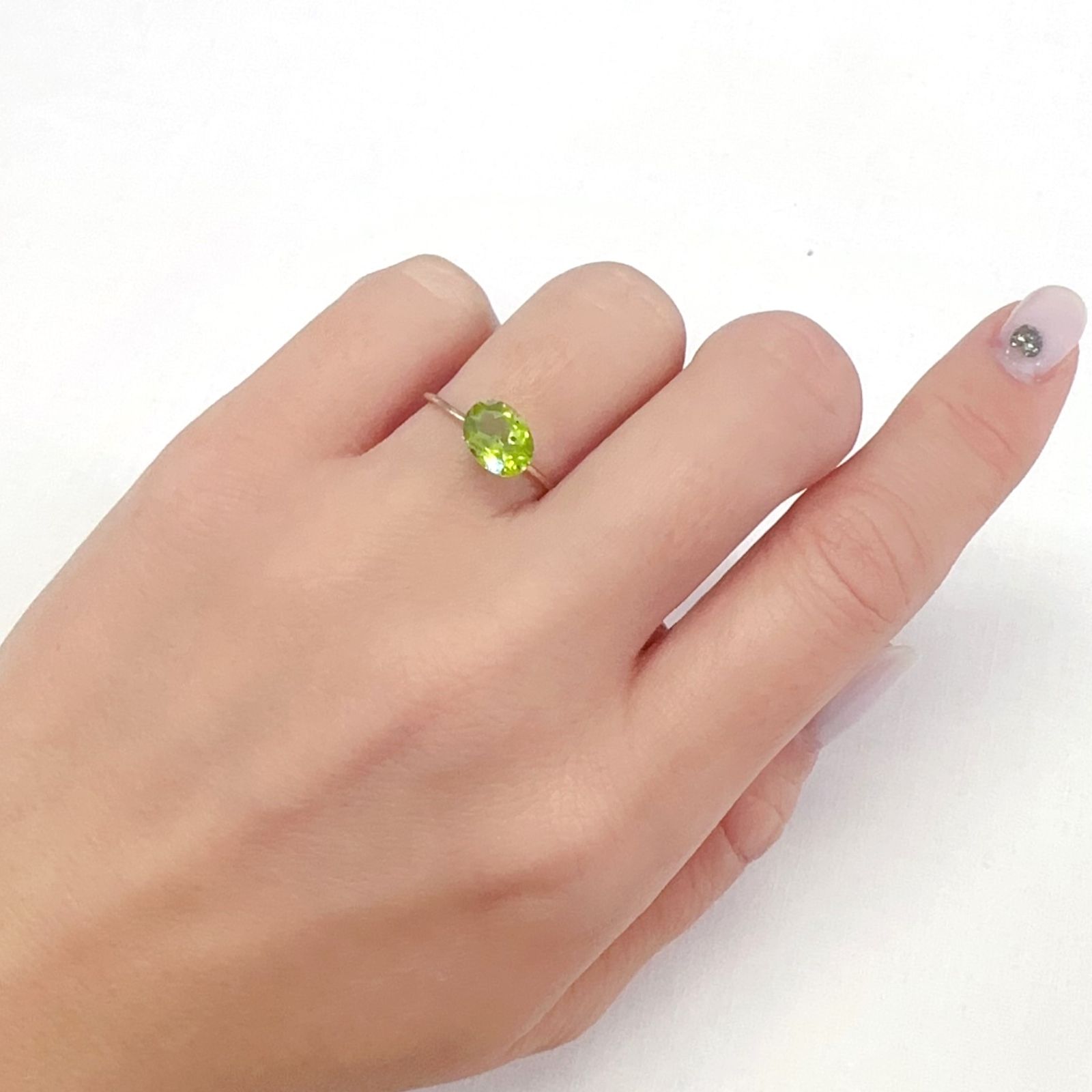 ブラックリリーパッドペリドット アメリカ・アリゾナ州産 1.58ct [231224613]8x6.1mm前後