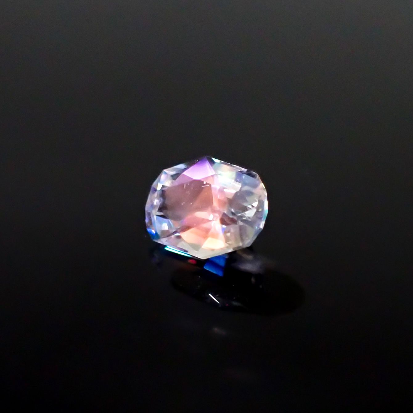 ◇カスタムカット◇レインボームーンストーン マダガスカル産 0.32ct [250229849]5x3.8mm前後