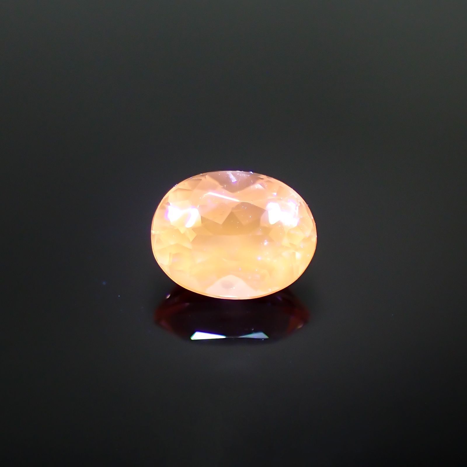 マリアライト フルオレッセンス(宝石名パープル・スキャポライト)スリランカ産 0.73ct 識別済[220114878]6.5x5.1mm前後