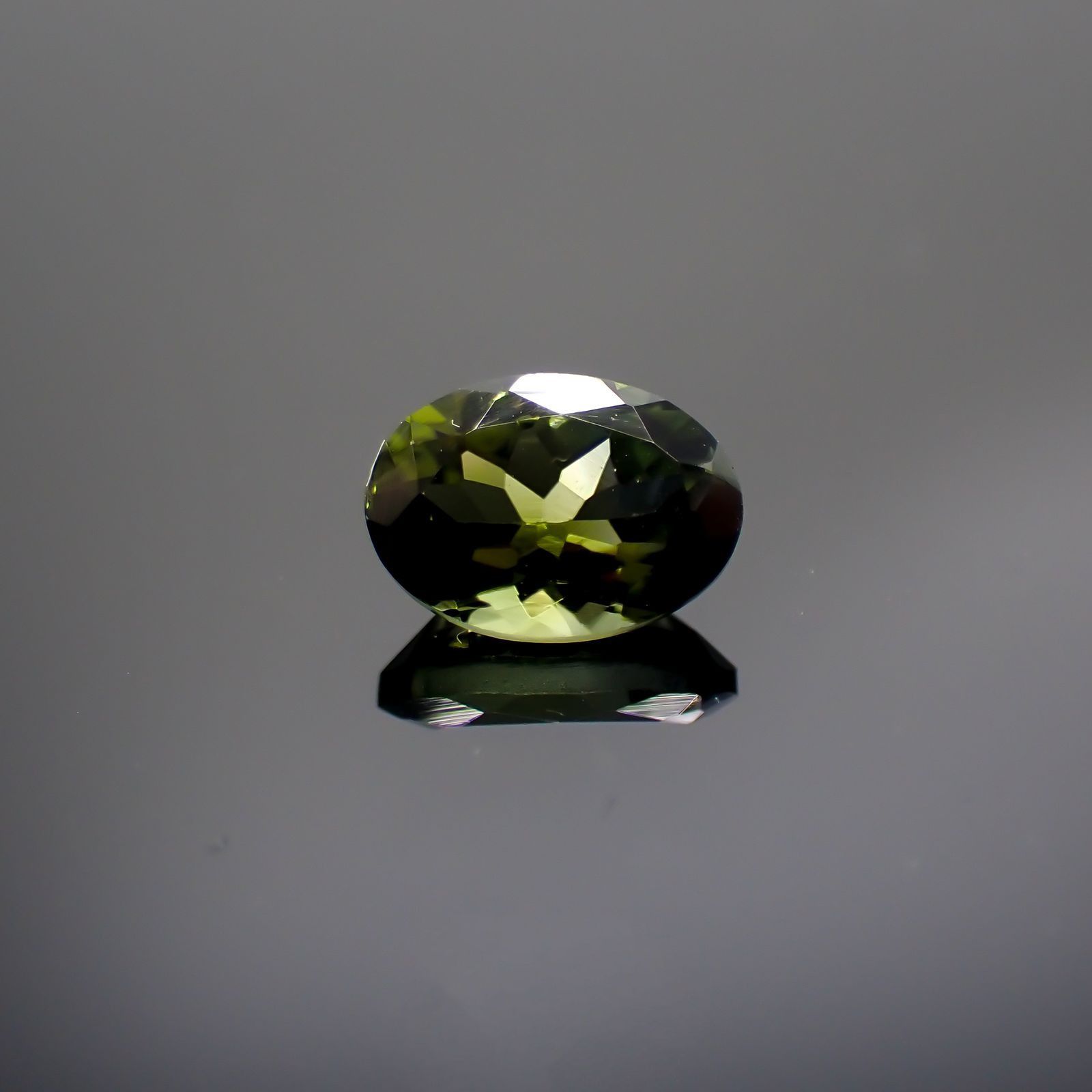 バイカラートルマリン(宝石名トルマリン) ブラジル/アフリカ産 0.89ct 識別済[211013564]7.2×5.2mm前後