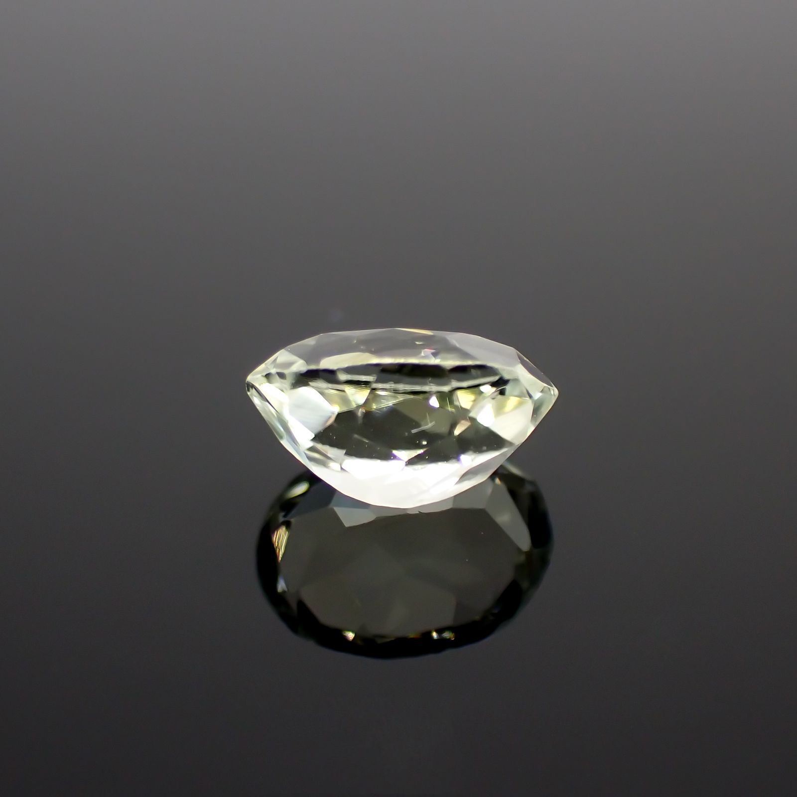 シリマナイト(宝石名シリマナイト)インド産 1.39ct 識別済[211113696]8x6.1mm前後